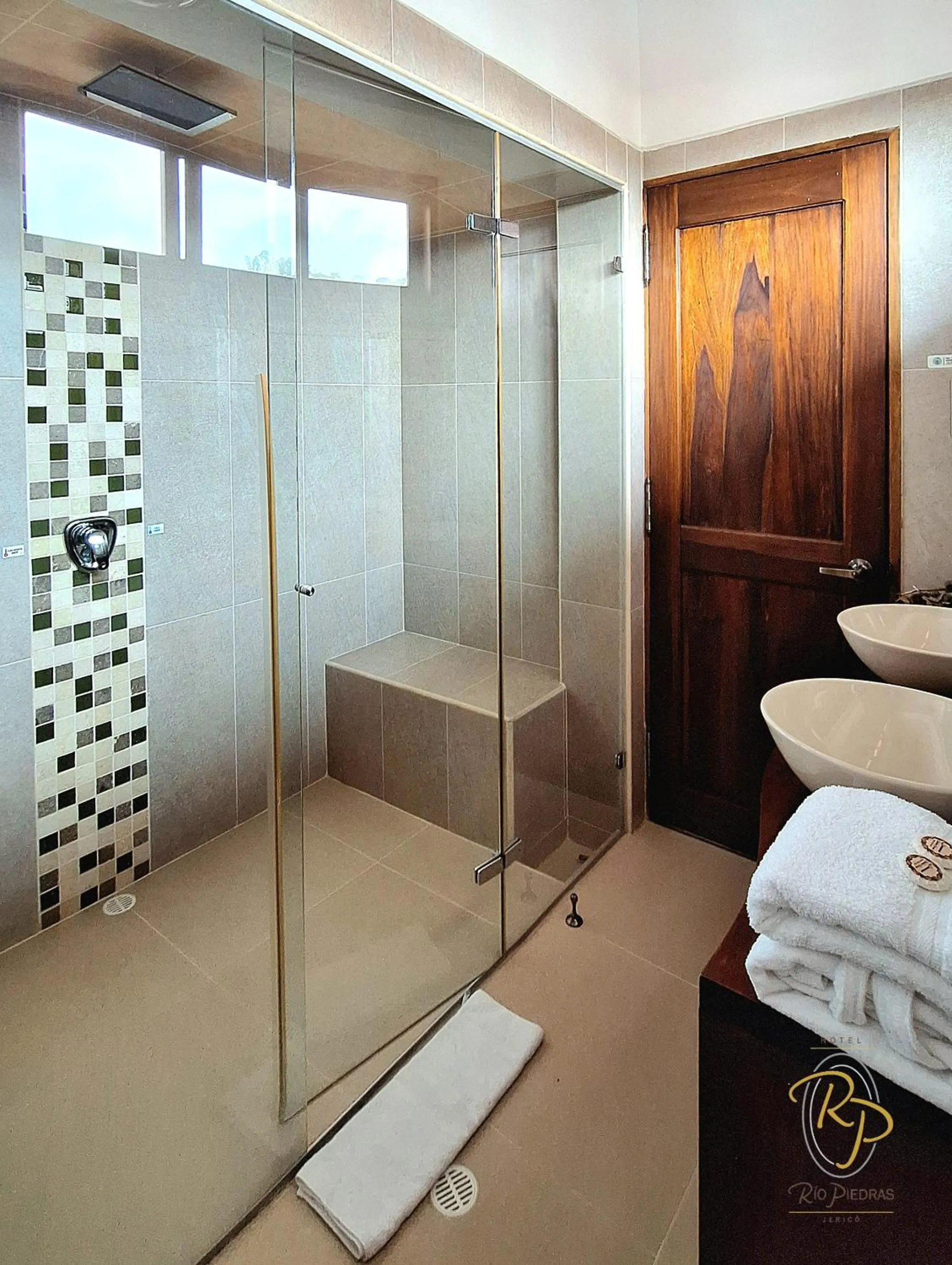 Bathroom in Hotel Rio Piedras