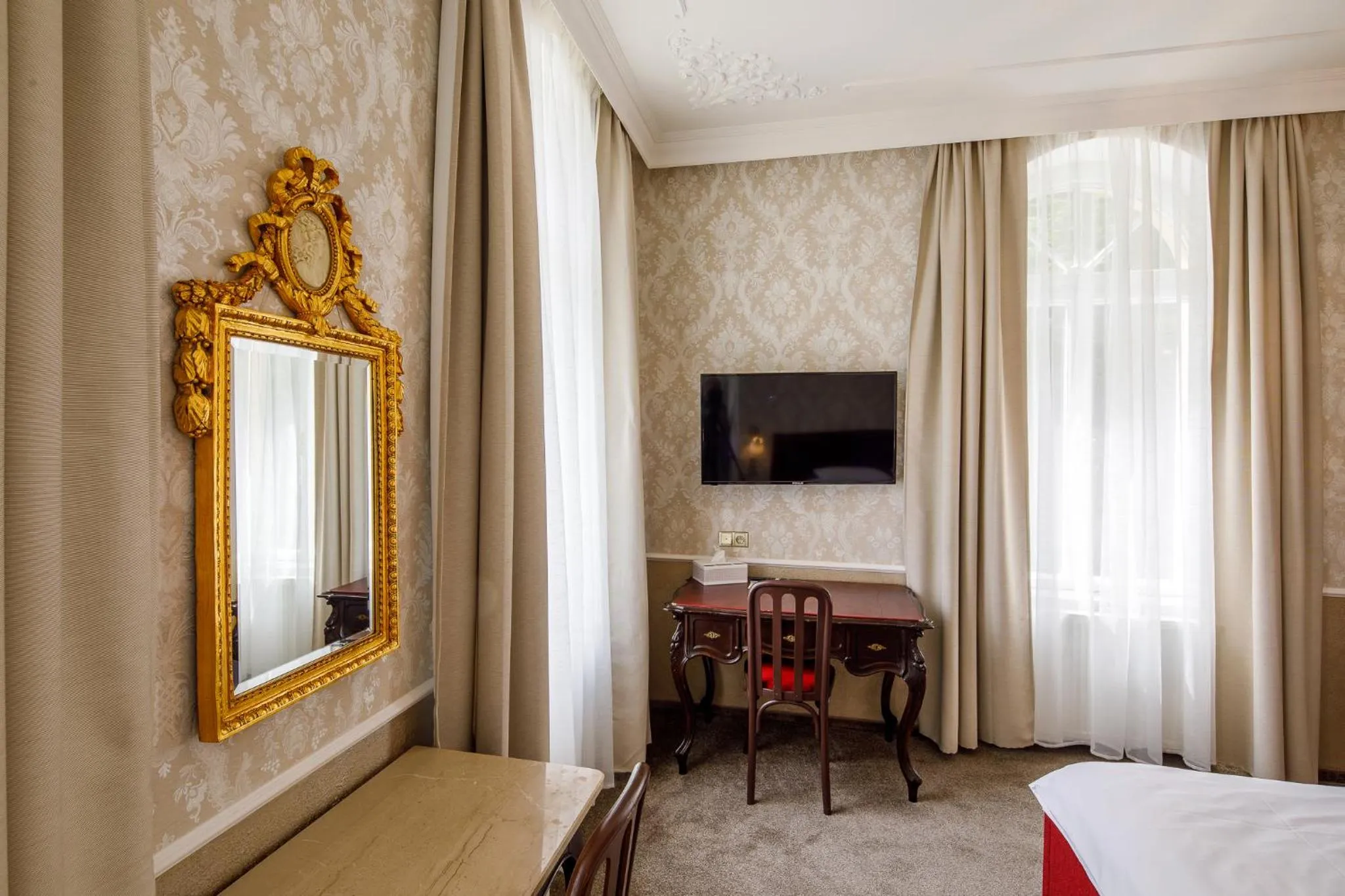 TV and multimedia, Bed in Villa Basileia Riverside