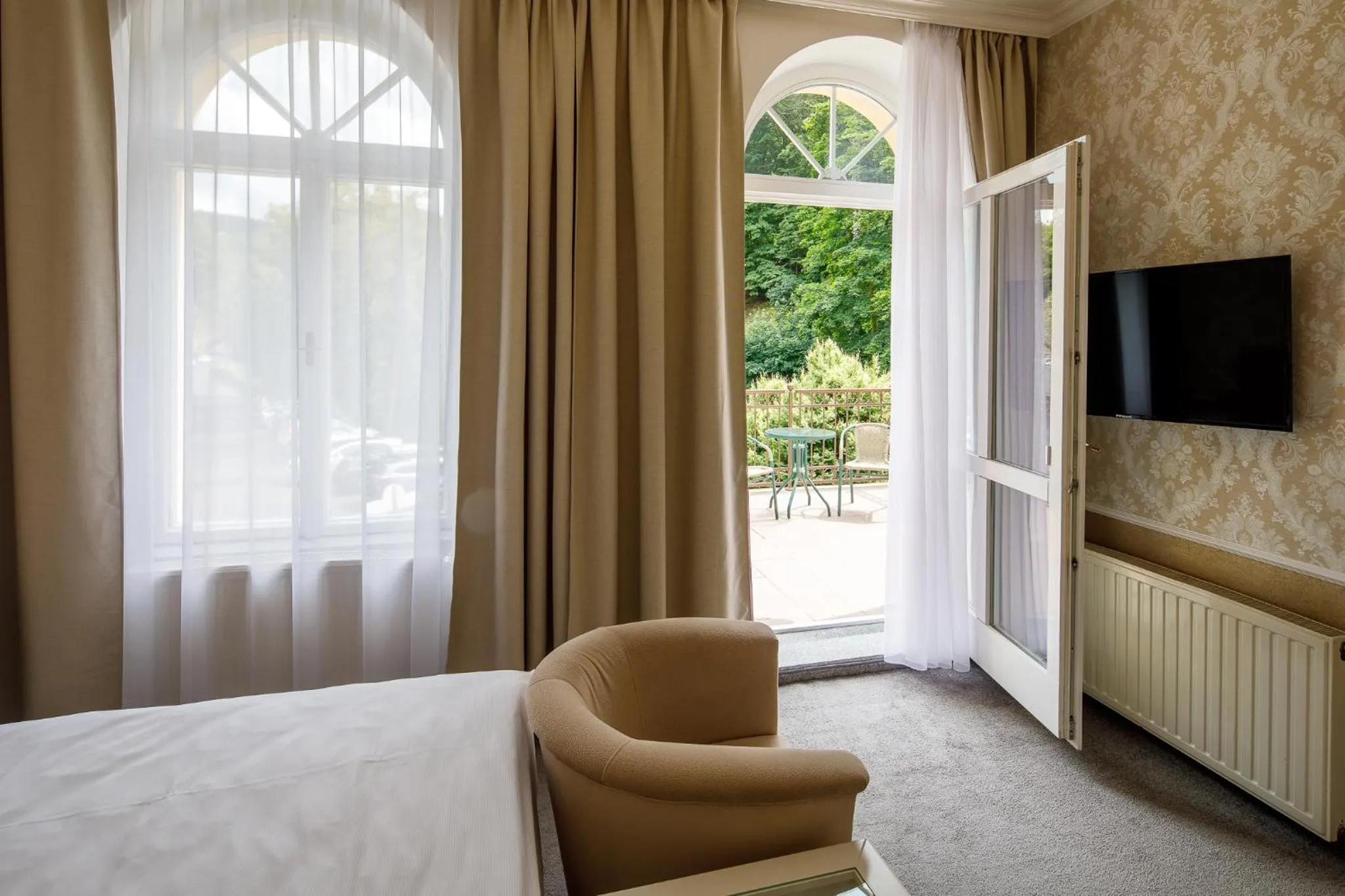 TV and multimedia, Bed in Villa Basileia Riverside