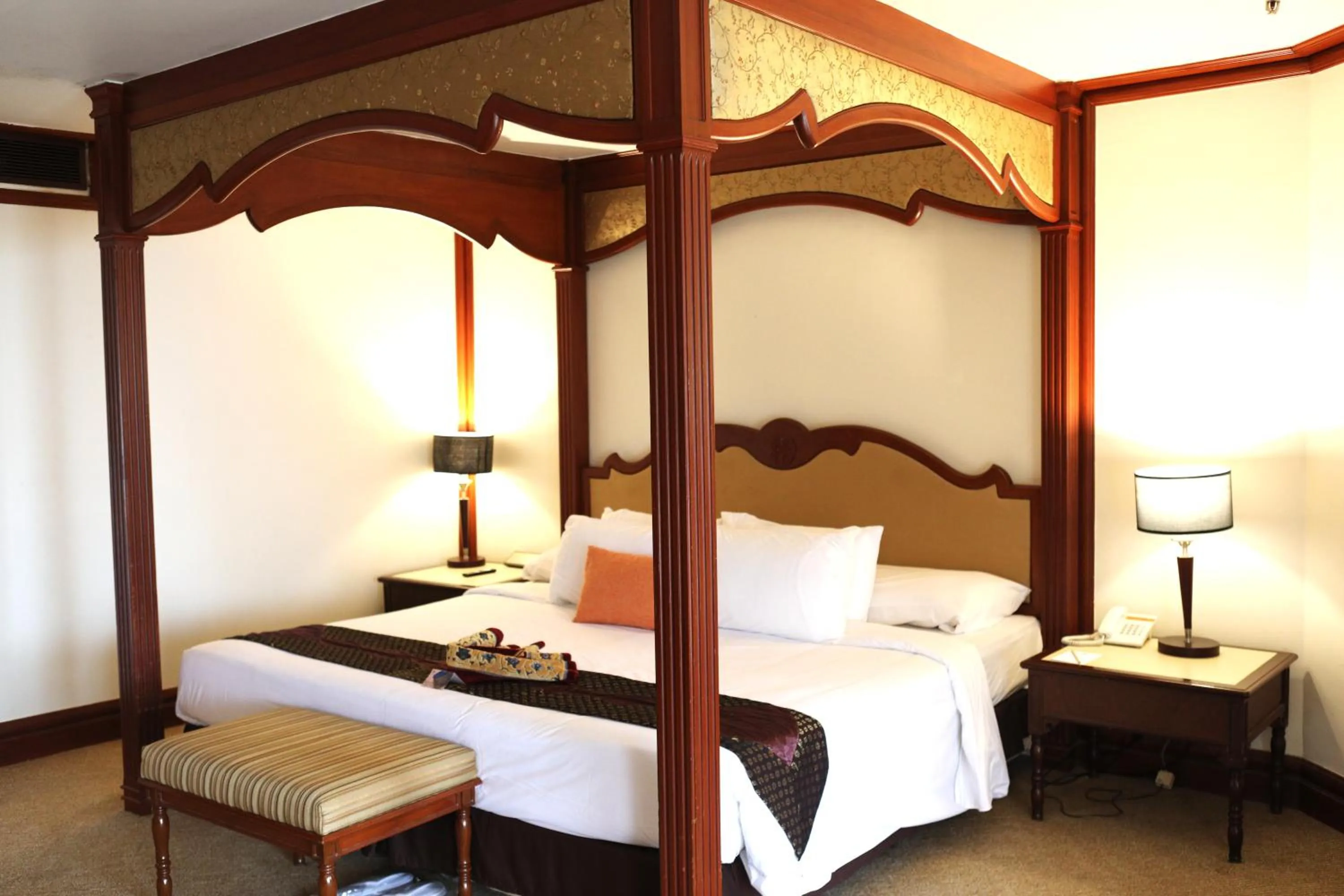 Bed in Primula Beach Hotel