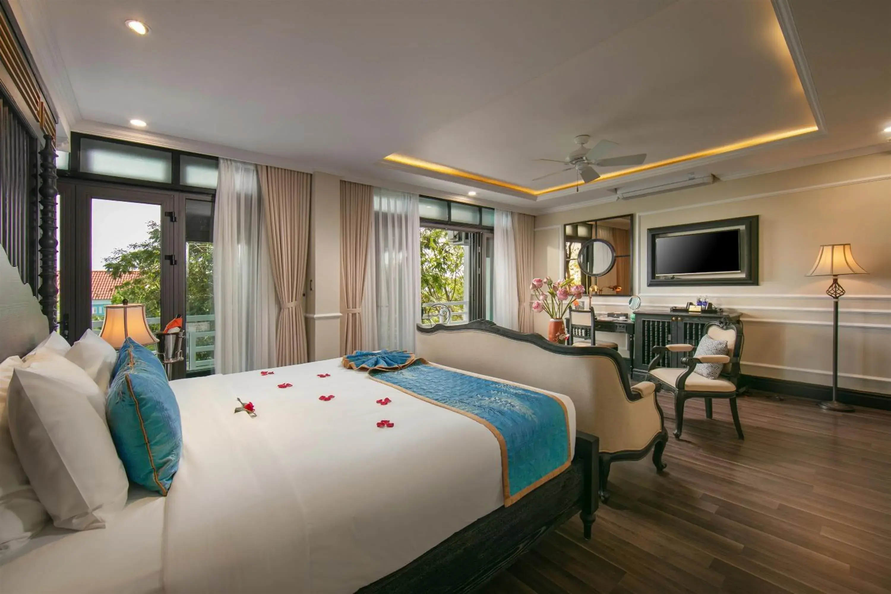 Bed in Hoi An Golden Holiday Hotel & Spa Bed in Hoi An Golden Holiday Hotel & Spa