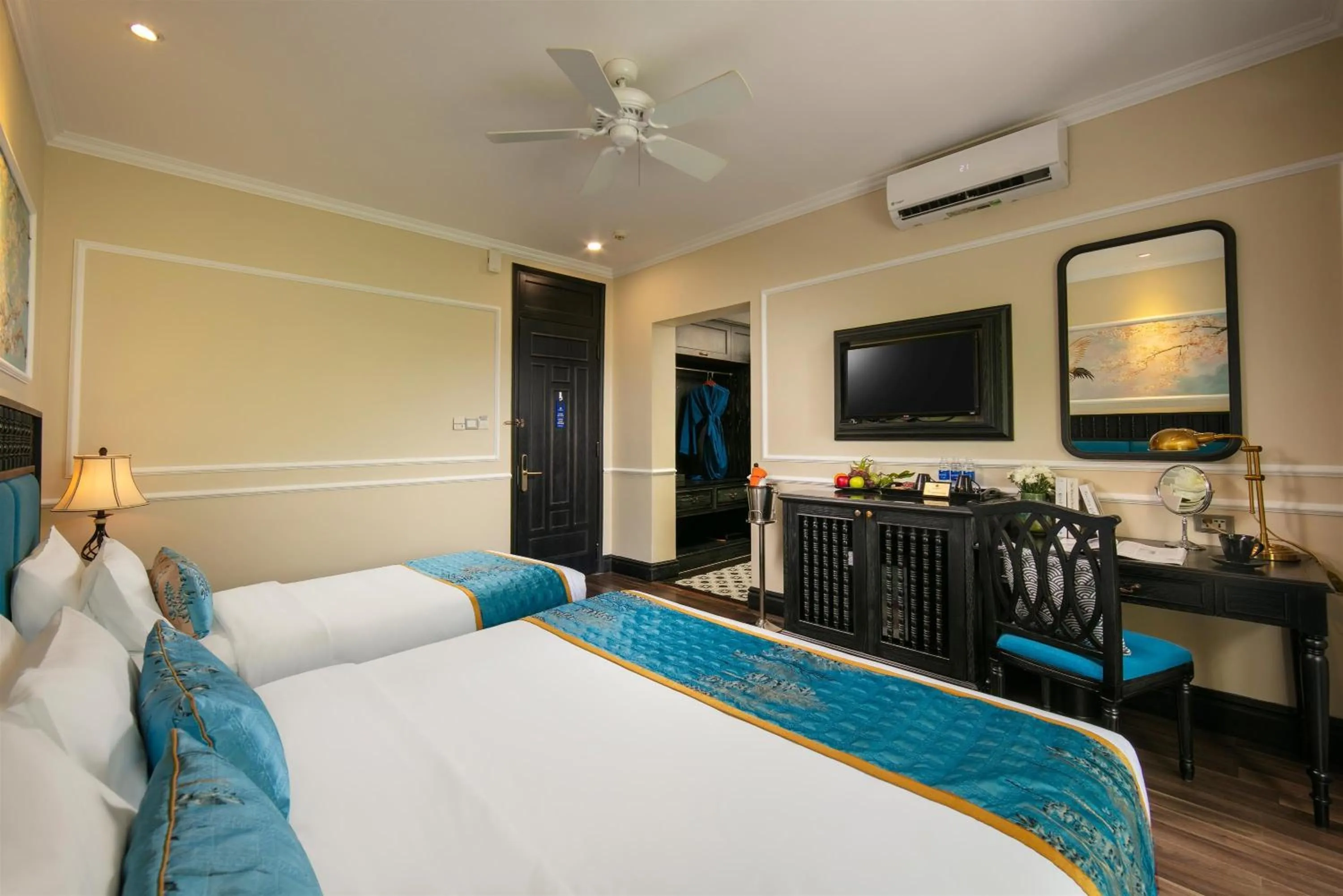 Bed in Hoi An Golden Holiday Hotel & Spa