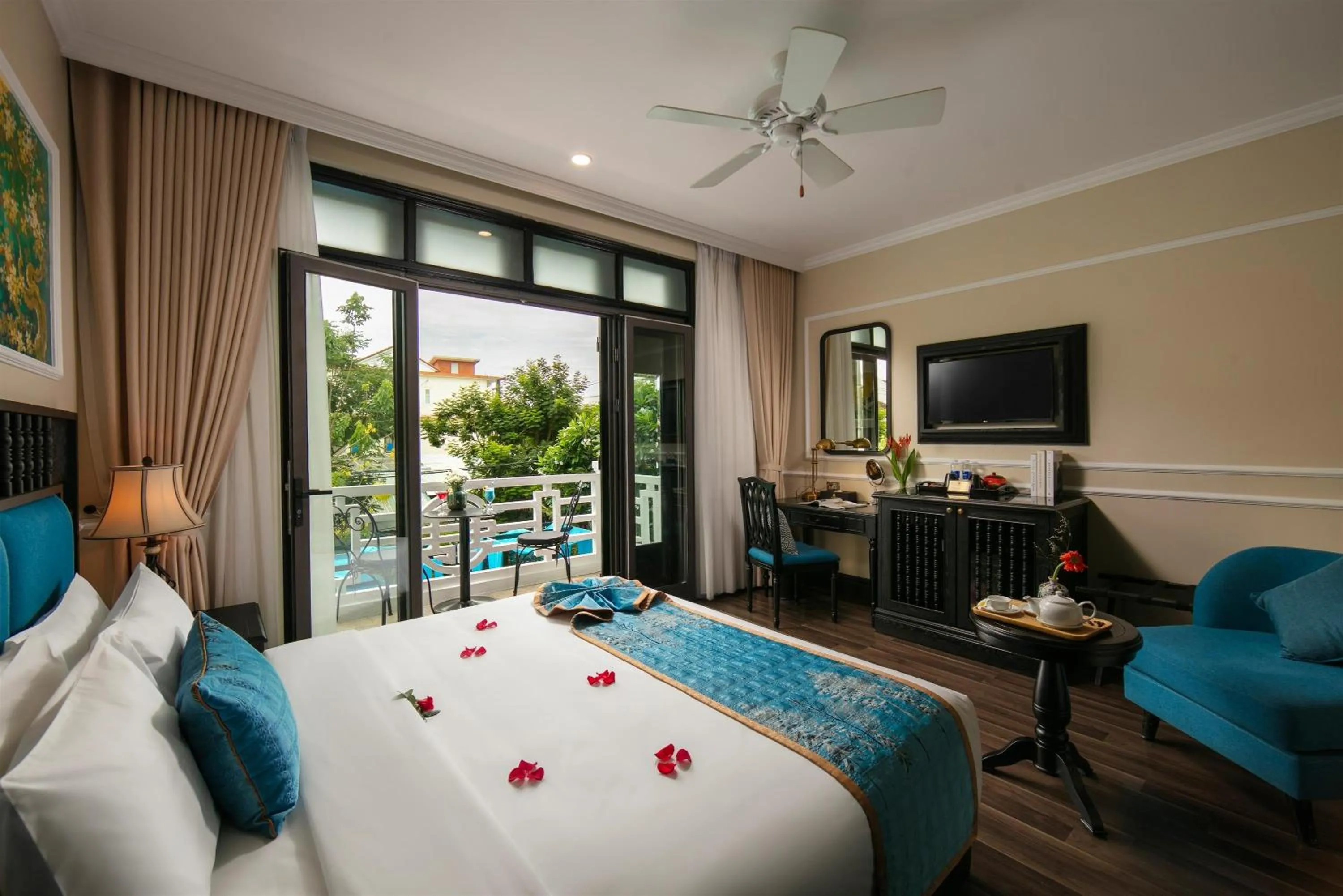 Bed in Hoi An Golden Holiday Hotel & Spa