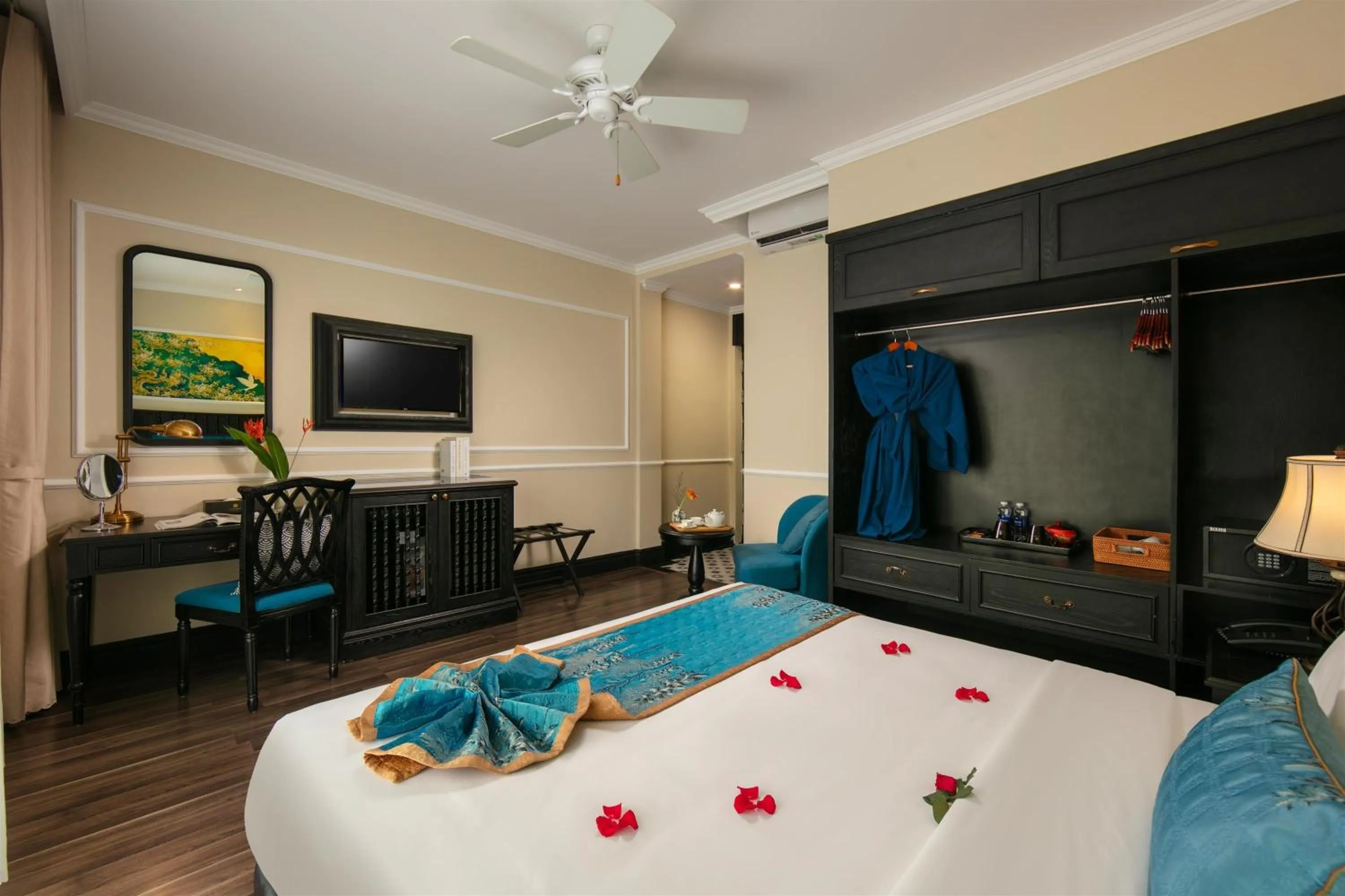 Bed in Hoi An Golden Holiday Hotel & Spa