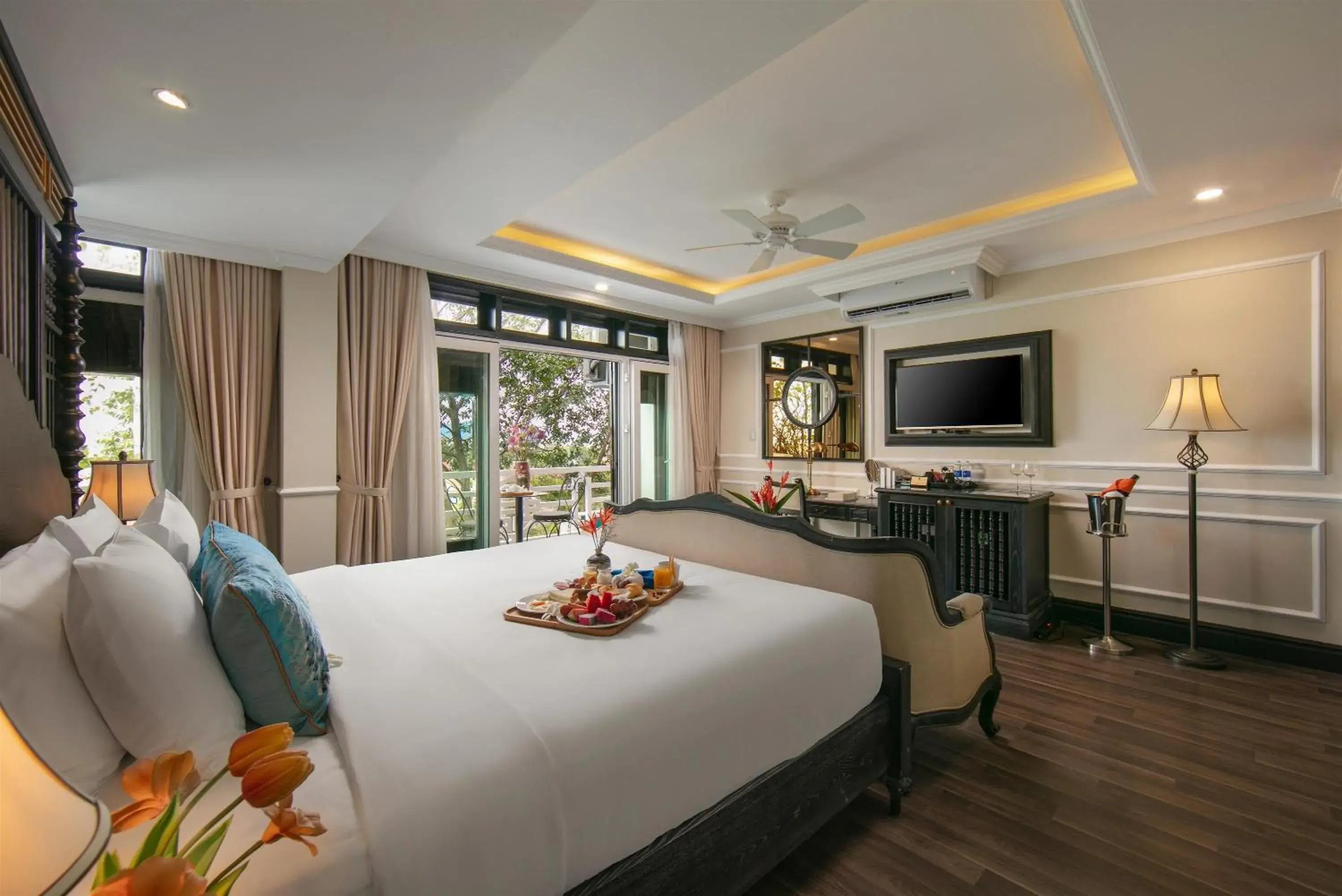 Bedroom, Bed in Hoi An Golden Holiday Hotel & Spa Bedroom, Bed in Hoi An Golden Holiday Hotel & Spa