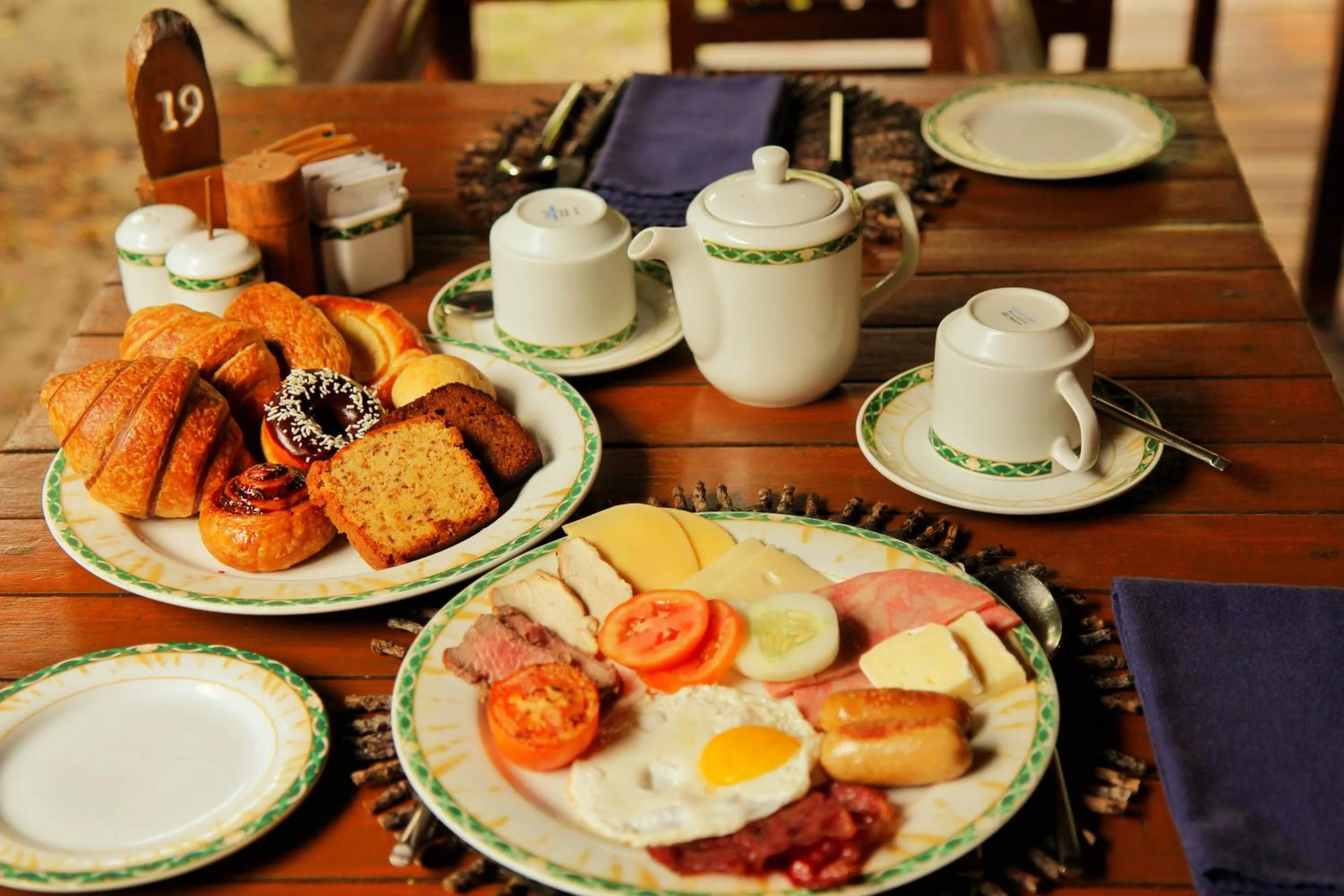 Continental breakfast in Medhufushi Island Resort