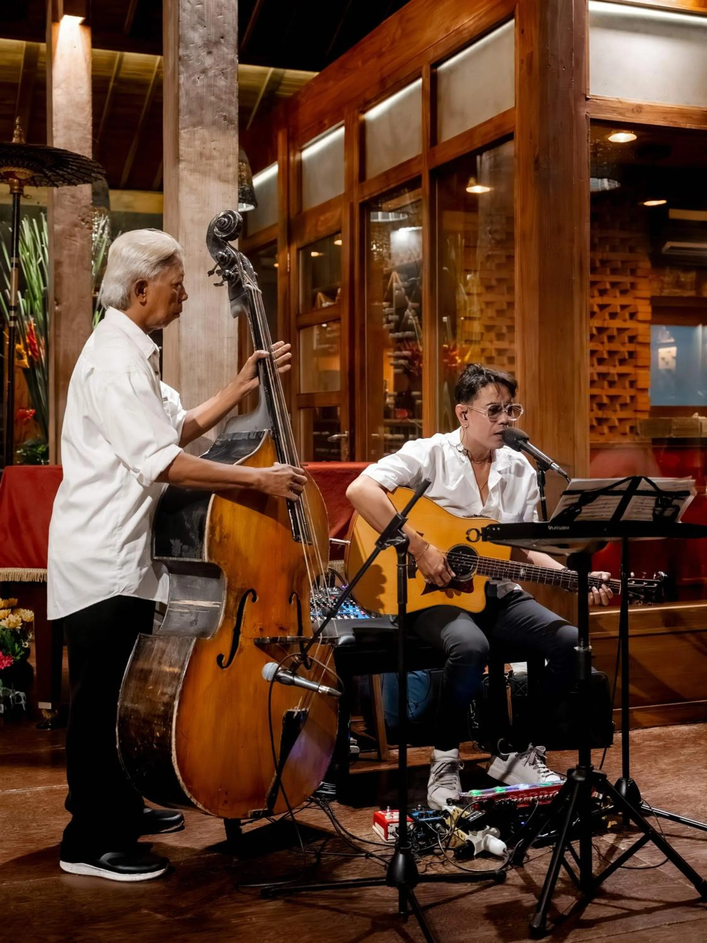 Evening entertainment in Chapung Sebali Resort