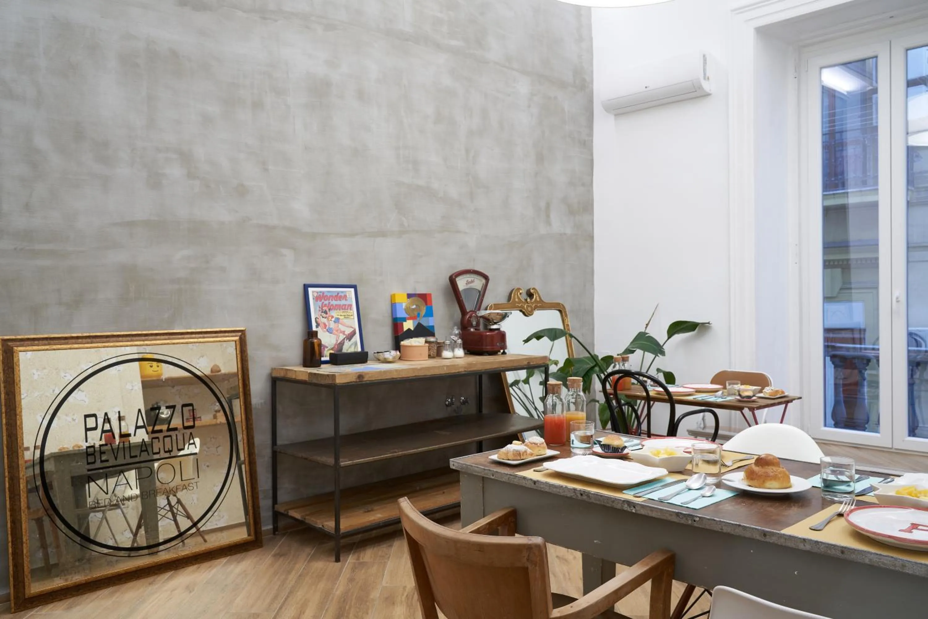 Living room in Palazzo Bevilacqua Napoli B&B