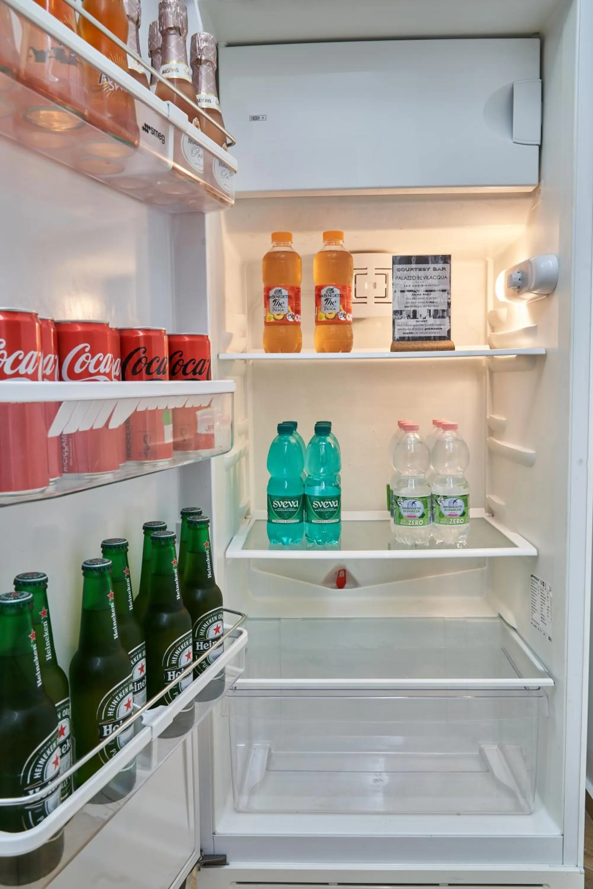 Food and drinks in Palazzo Bevilacqua Napoli B&B