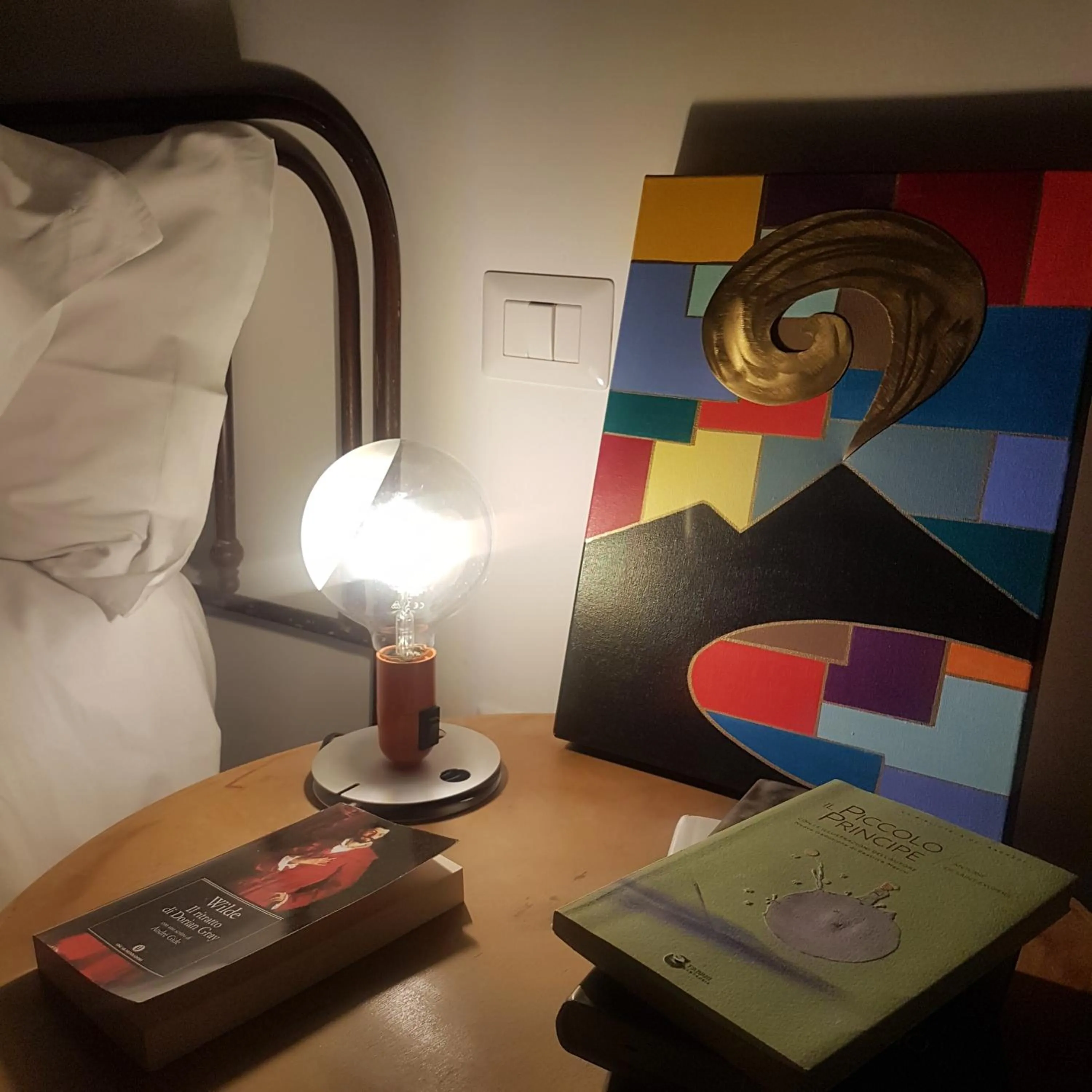 Decorative detail in Palazzo Bevilacqua Napoli B&B