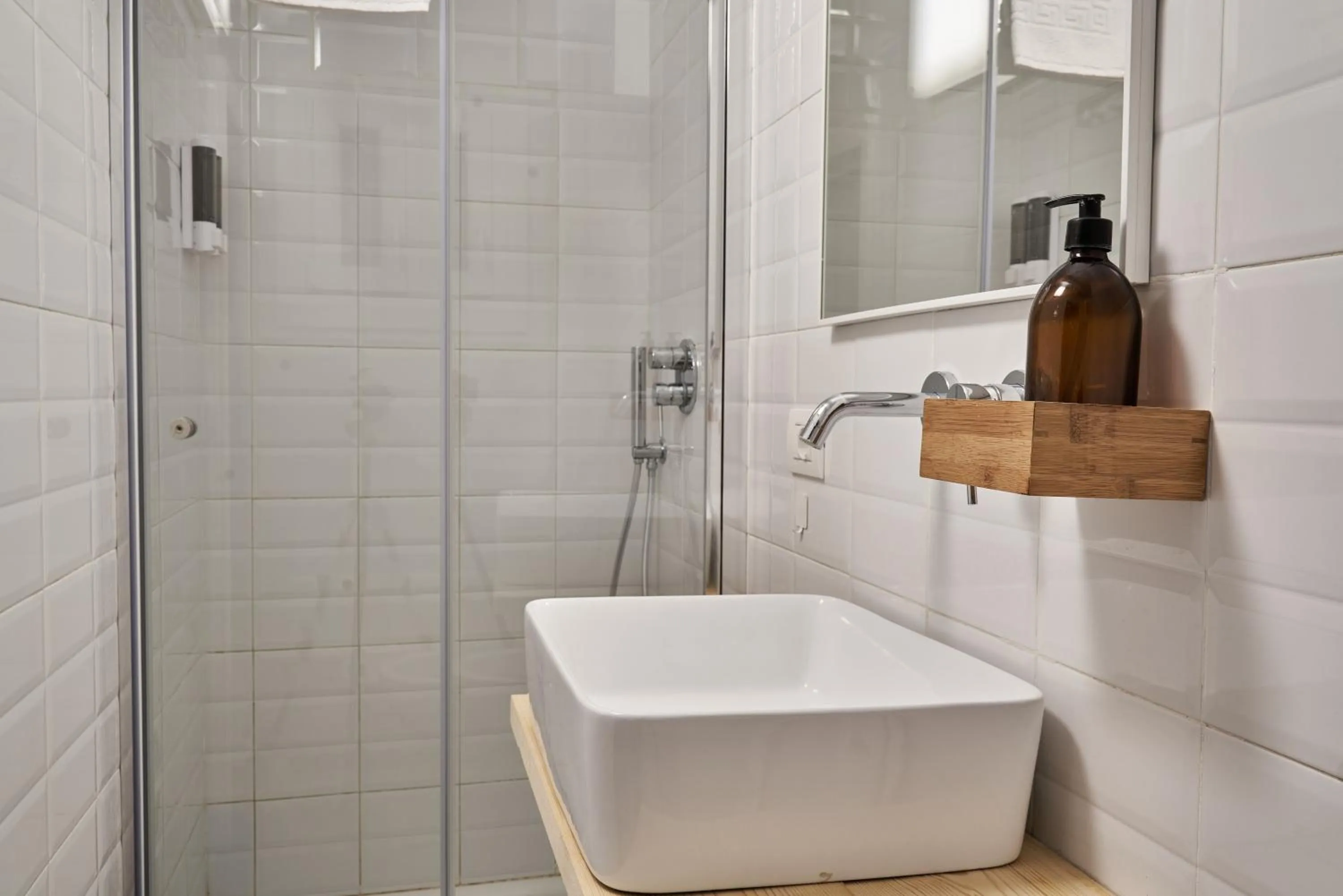 Shower in Palazzo Bevilacqua Napoli B&B