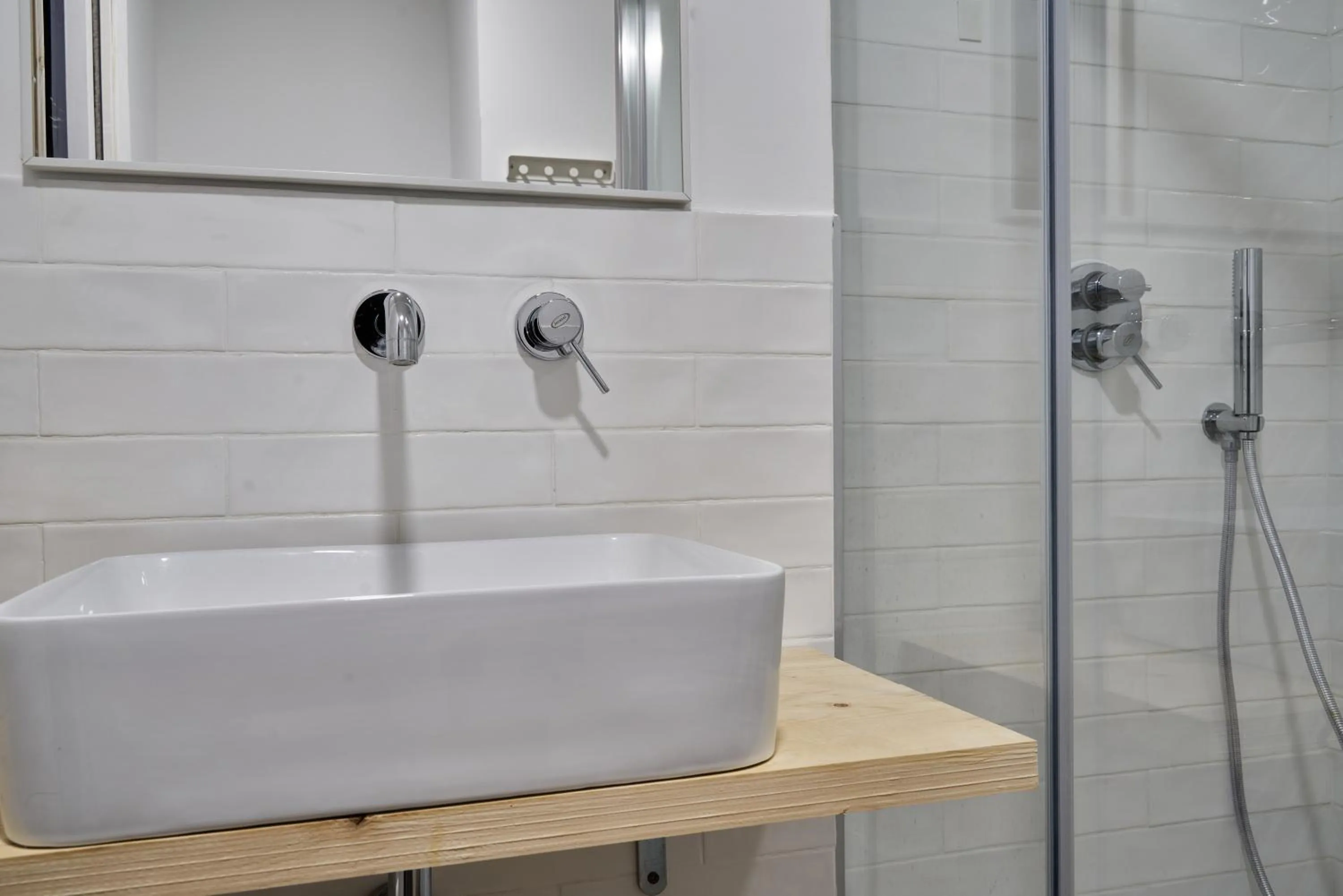 Shower in Palazzo Bevilacqua Napoli B&B