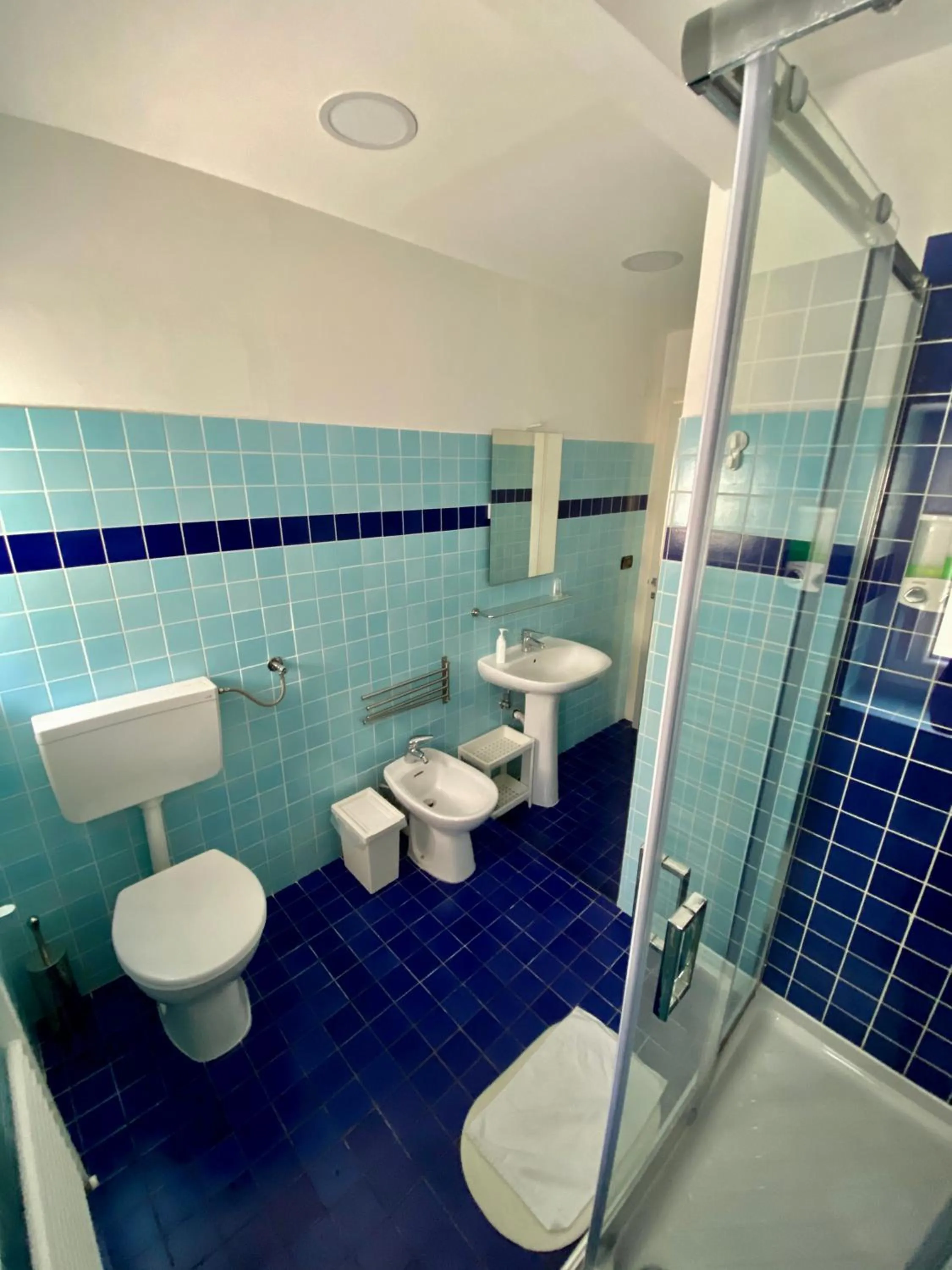 Bathroom in Francis Superior Rooms