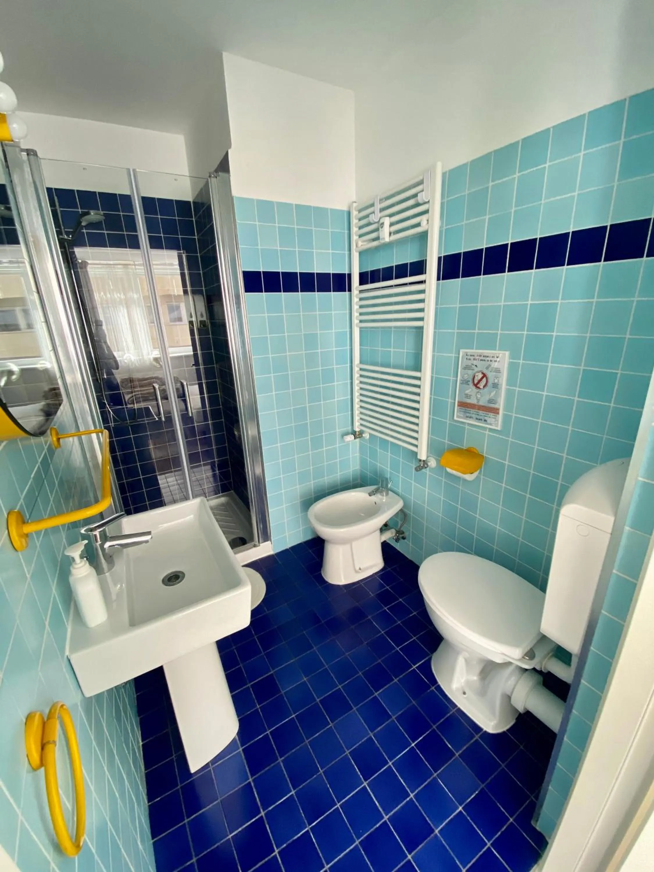 Bathroom in Francis Superior Rooms