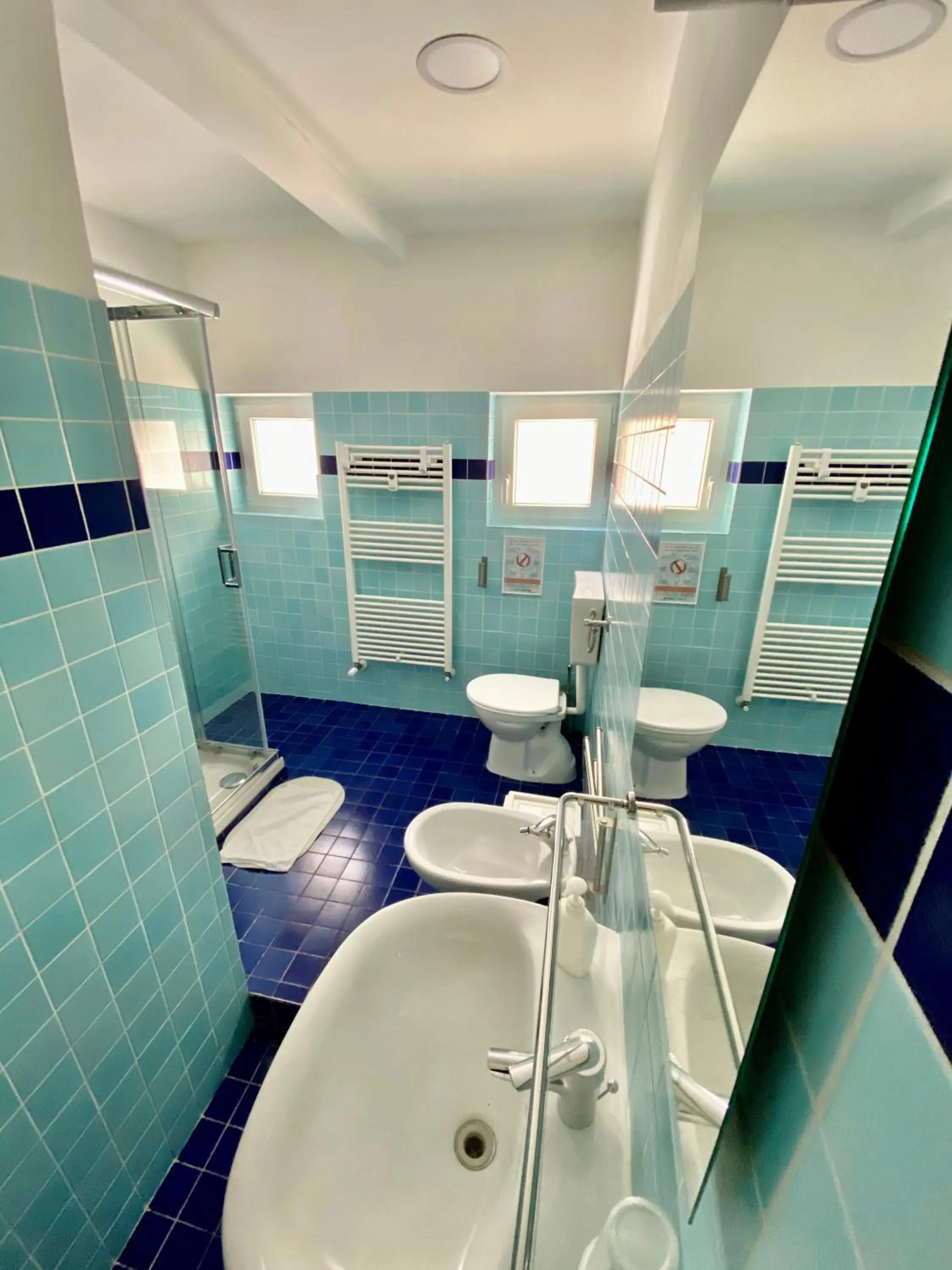 Bathroom in Francis Superior Rooms