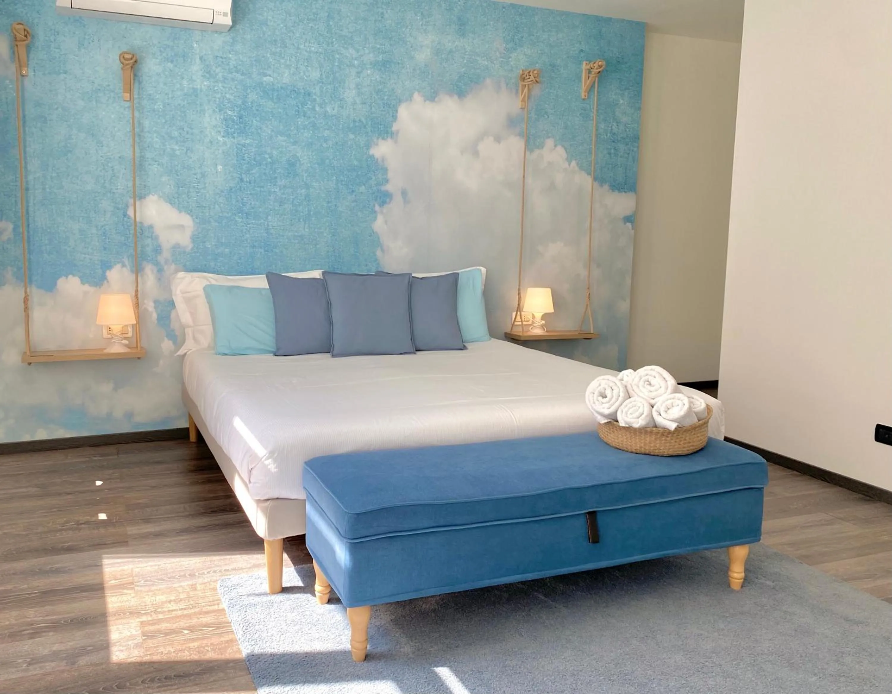 Photo of the whole room, Bed in Francis Superior Rooms