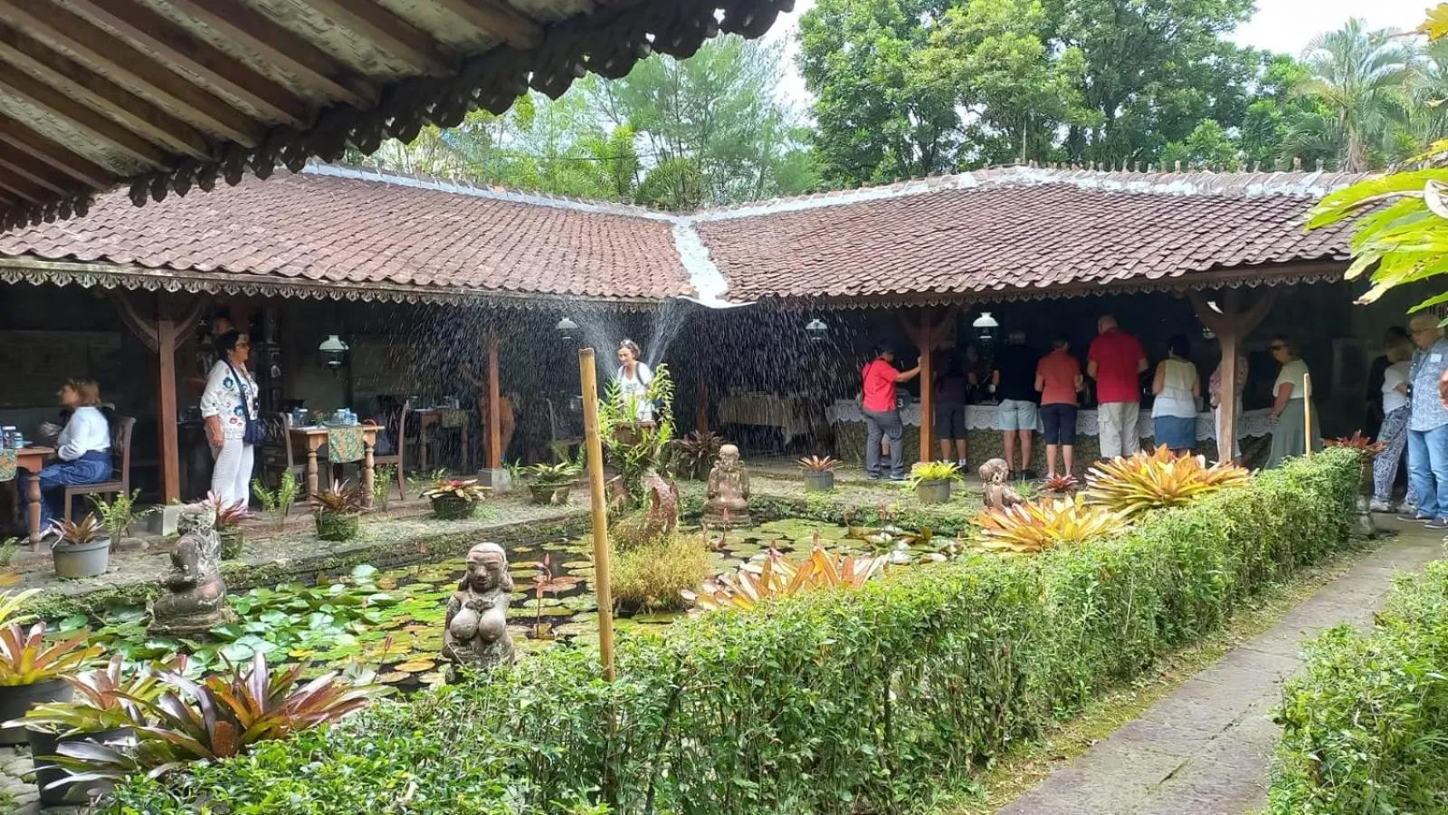 Restaurant/places to eat in Hills Joglo Villa