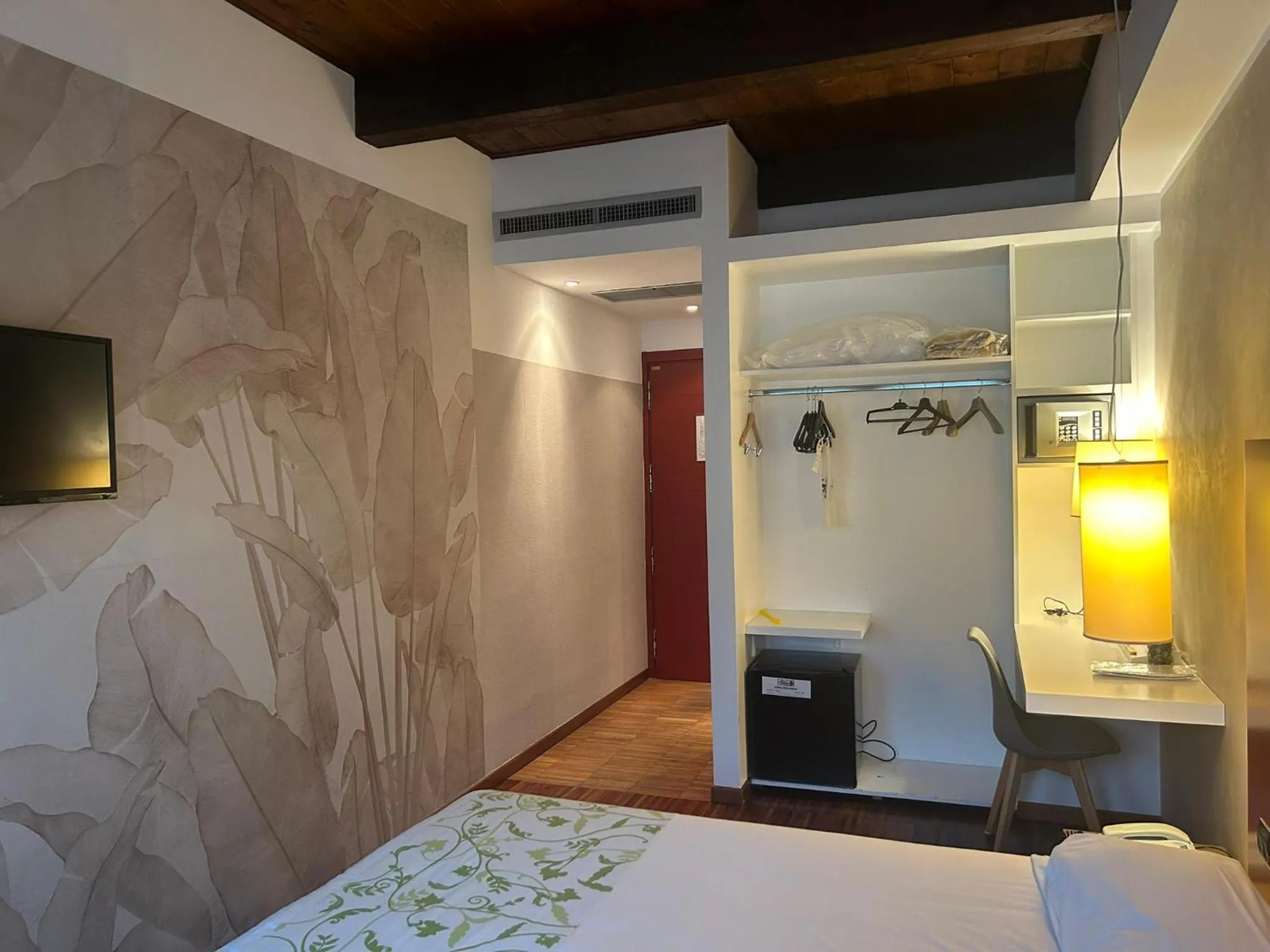 Shower, Bed in Cascina Scova Resort