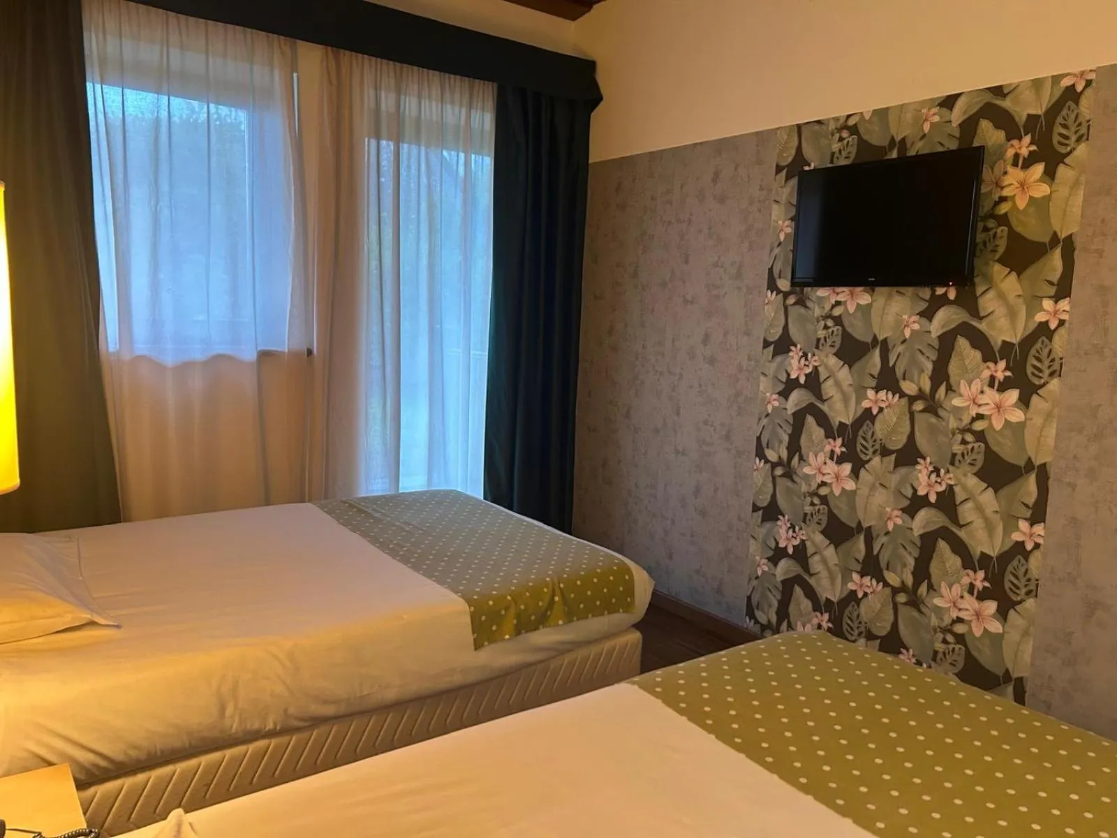 Shower, Bed in Cascina Scova Resort