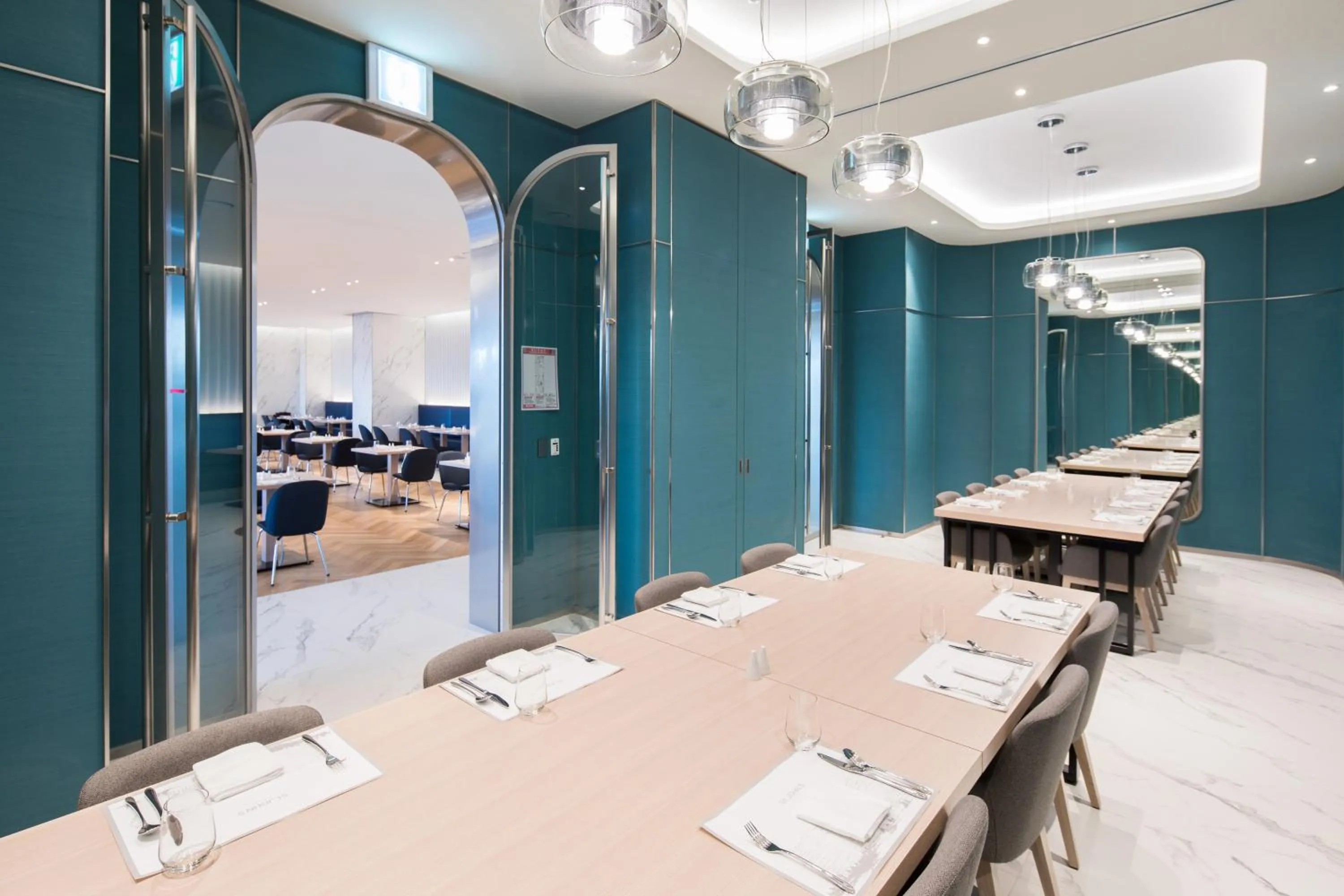 Restaurant/places to eat in St. John's Hotel