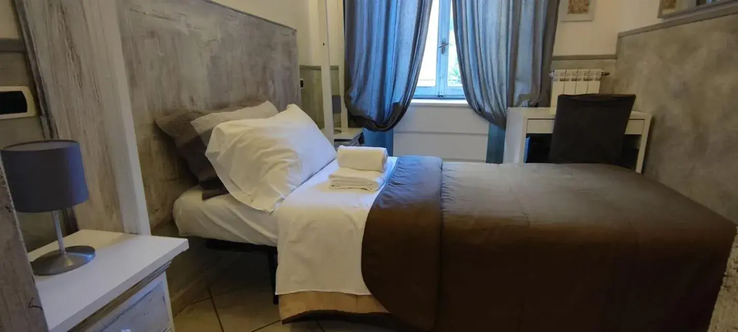 Single Room with Private Bathroom in Guest House Relais Indipendenza Single Room with Private Bathroom in Guest House Relais Indipendenza