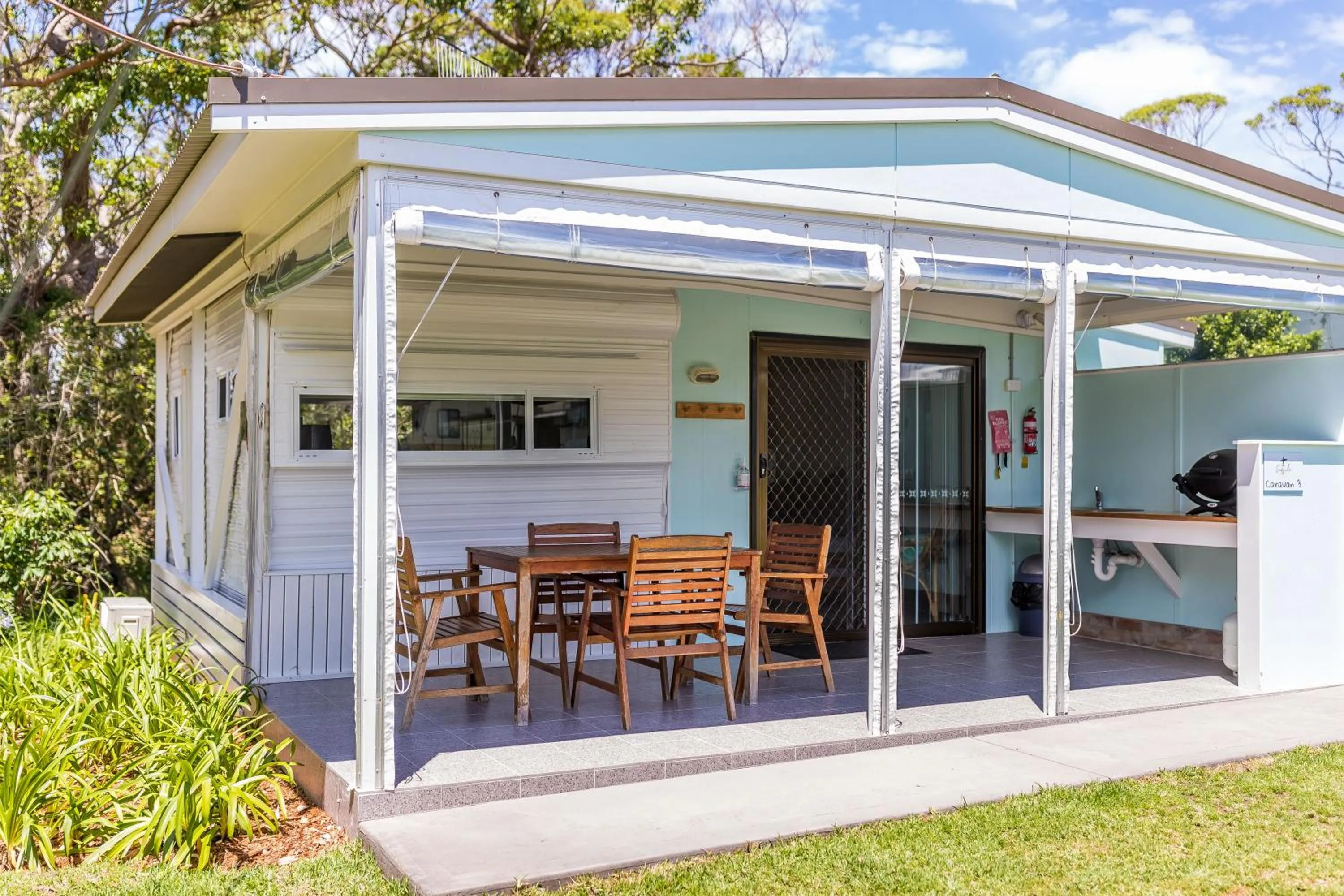 Facade/entrance in Surfside Cudmirrah Beach