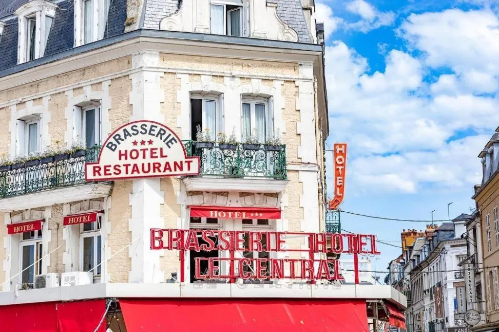 Property building in Hotel & Restaurant LE CENTRAL TROUVILLE