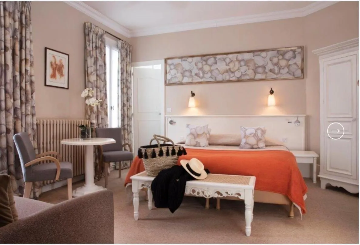 Bedroom, Bed in Hotel & Restaurant LE CENTRAL TROUVILLE