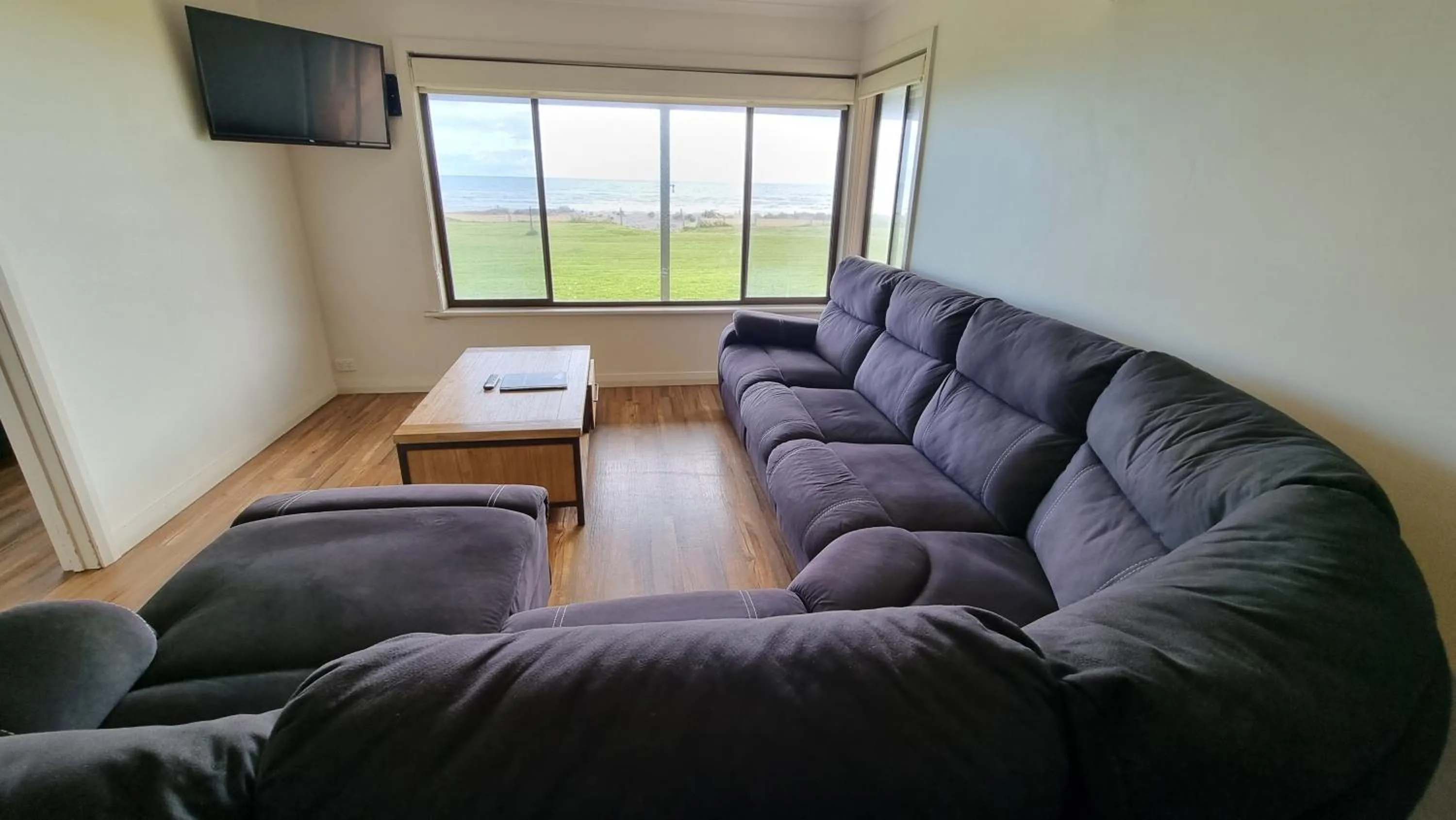 Living room in Wallaroo Holiday Park