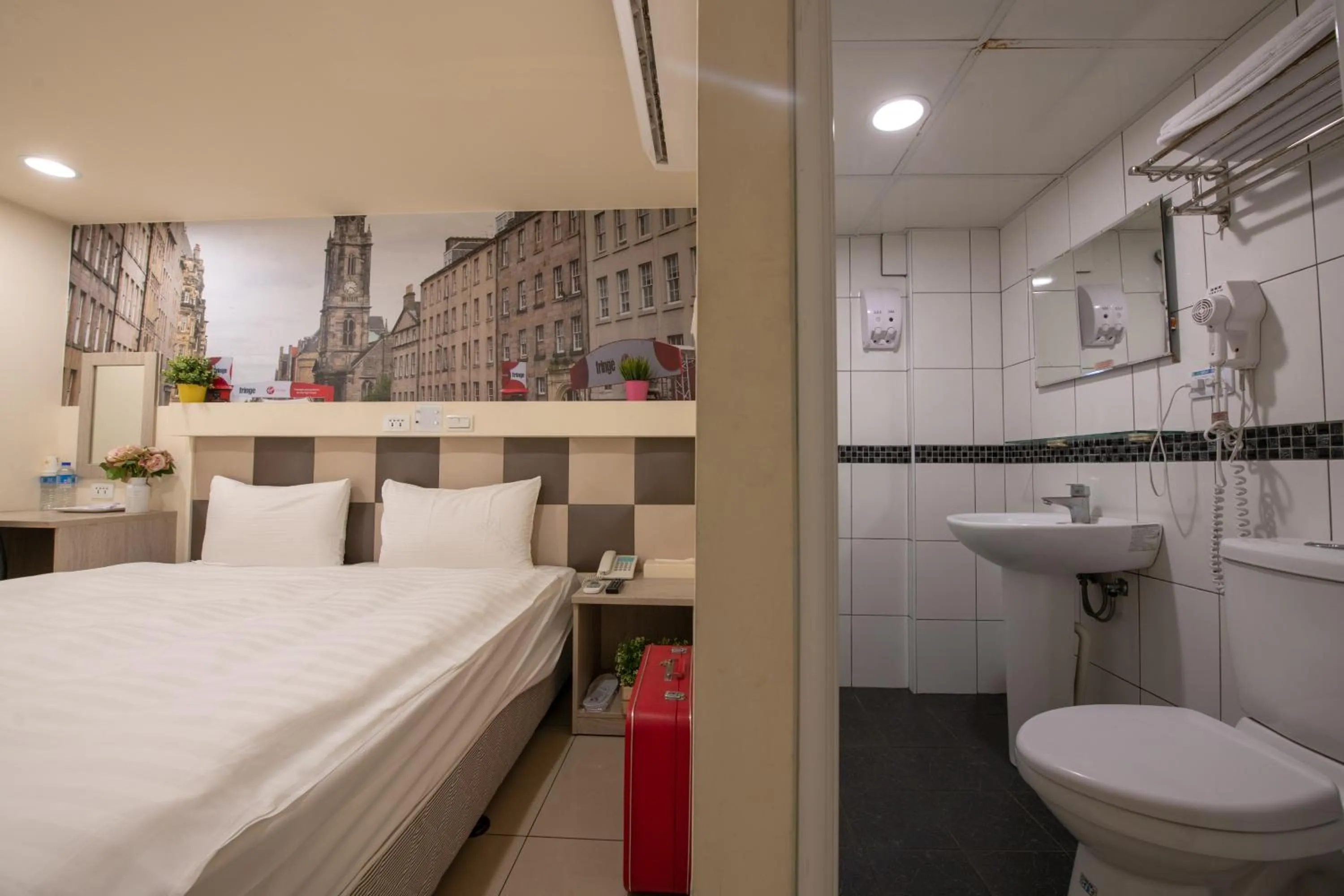 Bedroom, Bed in England Vacation Hotel