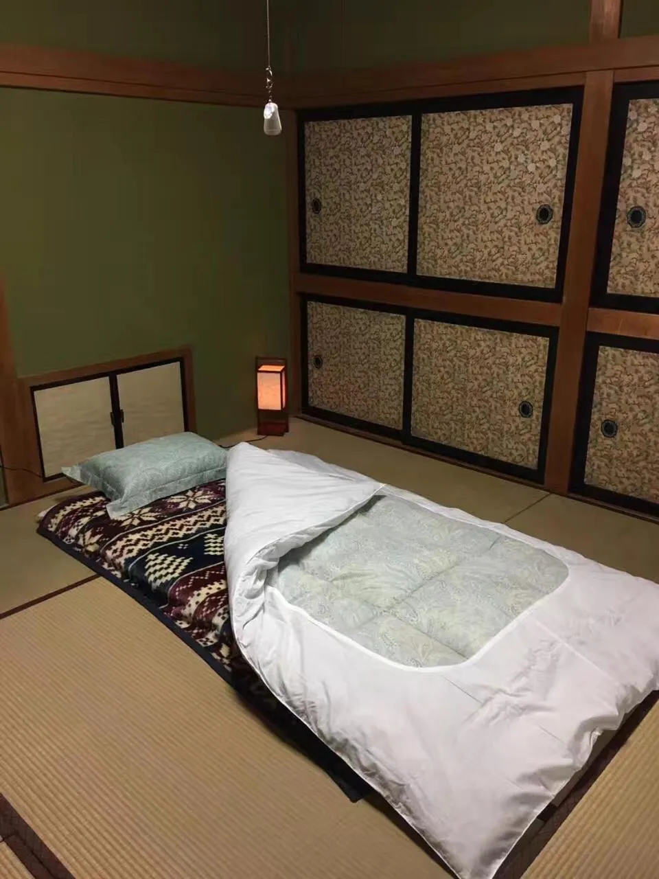 Bed in Kougetsu Sanso -- Moon Villa in Tokyo
