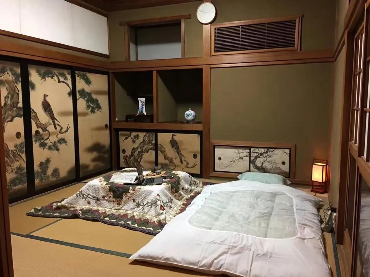 Bed in Kougetsu Sanso -- Moon Villa in Tokyo