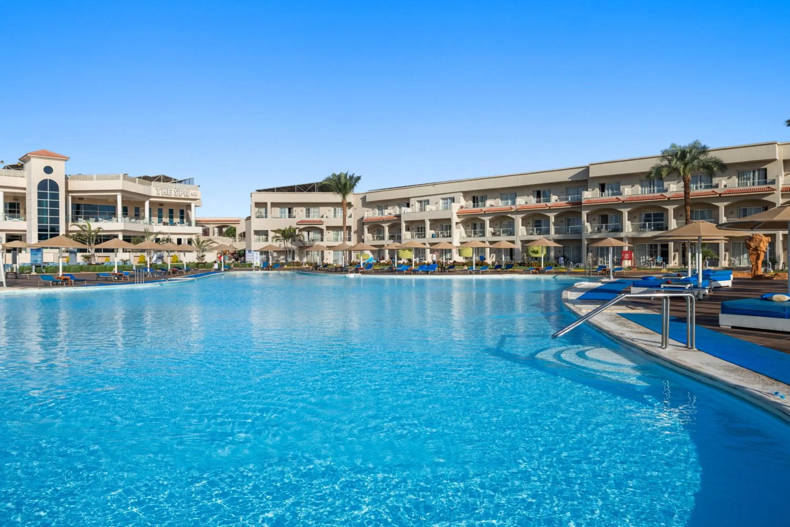 Day in Pickalbatros Royal Moderna Sharm "Aqua Park"- All inclusive