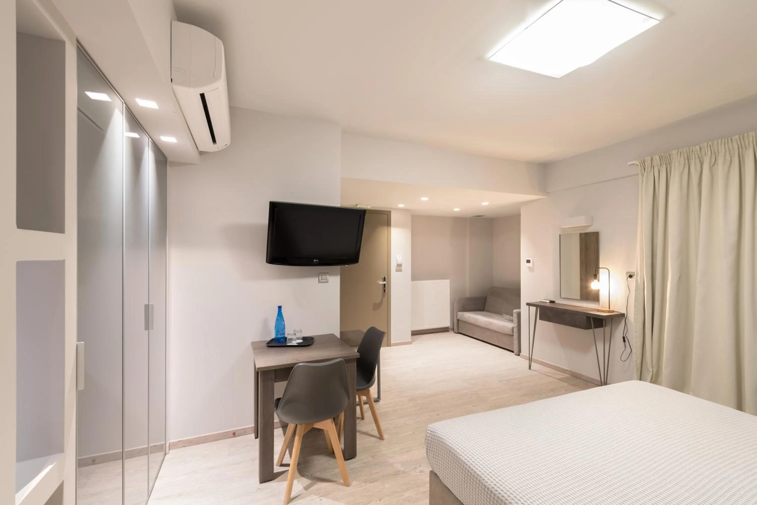 Photo of the whole room, Bed in Castello Hotel