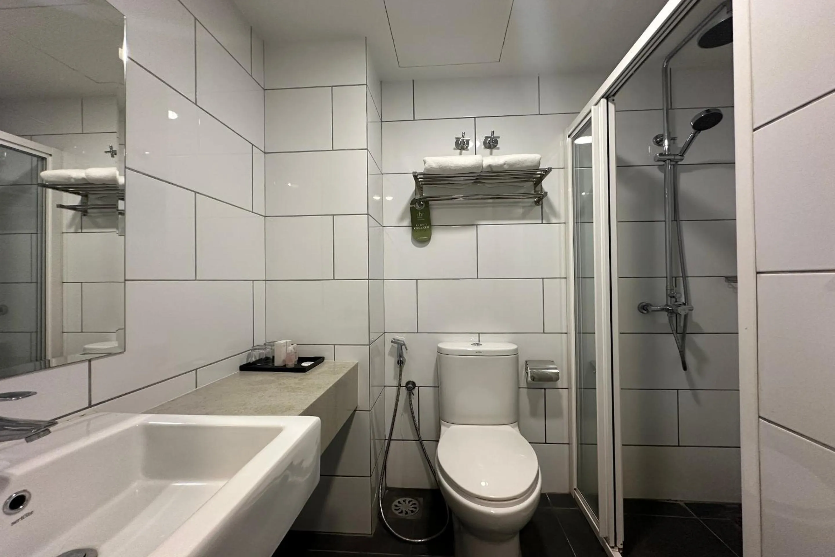 Bathroom in OYO Townhouse, Selayang formerly RHR Hotel