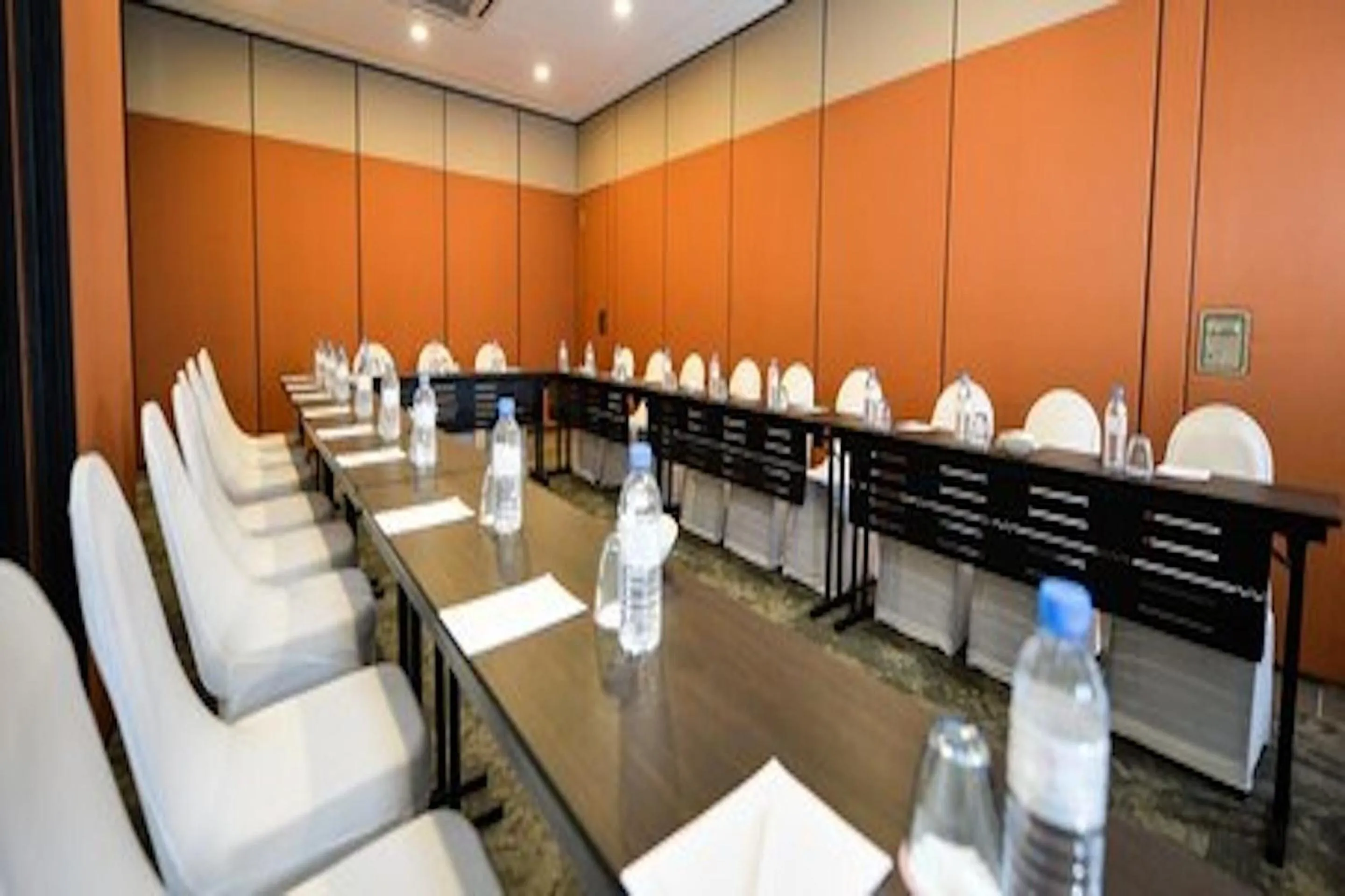 Business facilities in OYO Townhouse, Selayang formerly RHR Hotel