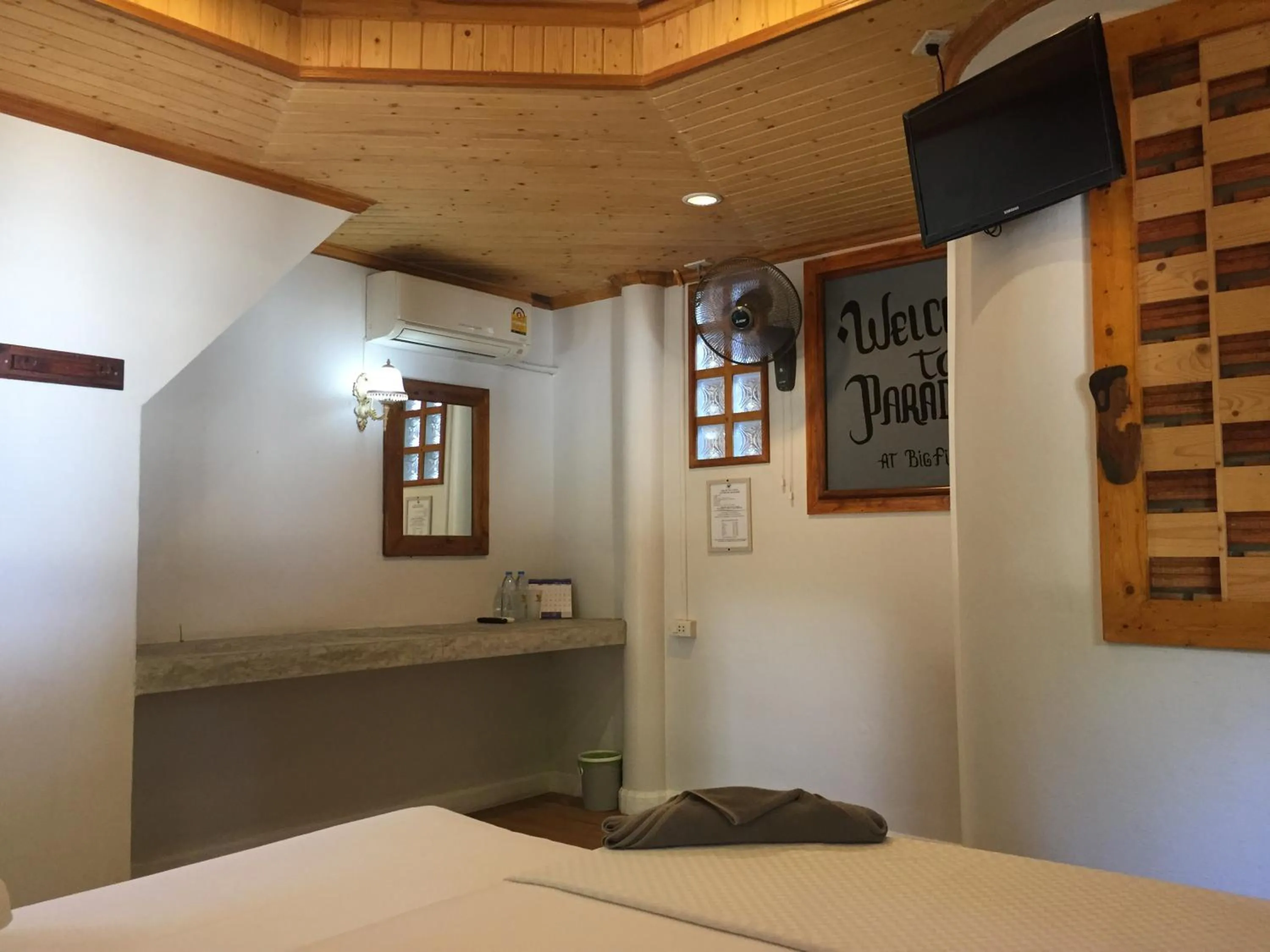 Bed in Big Fish Resort Koh Tao