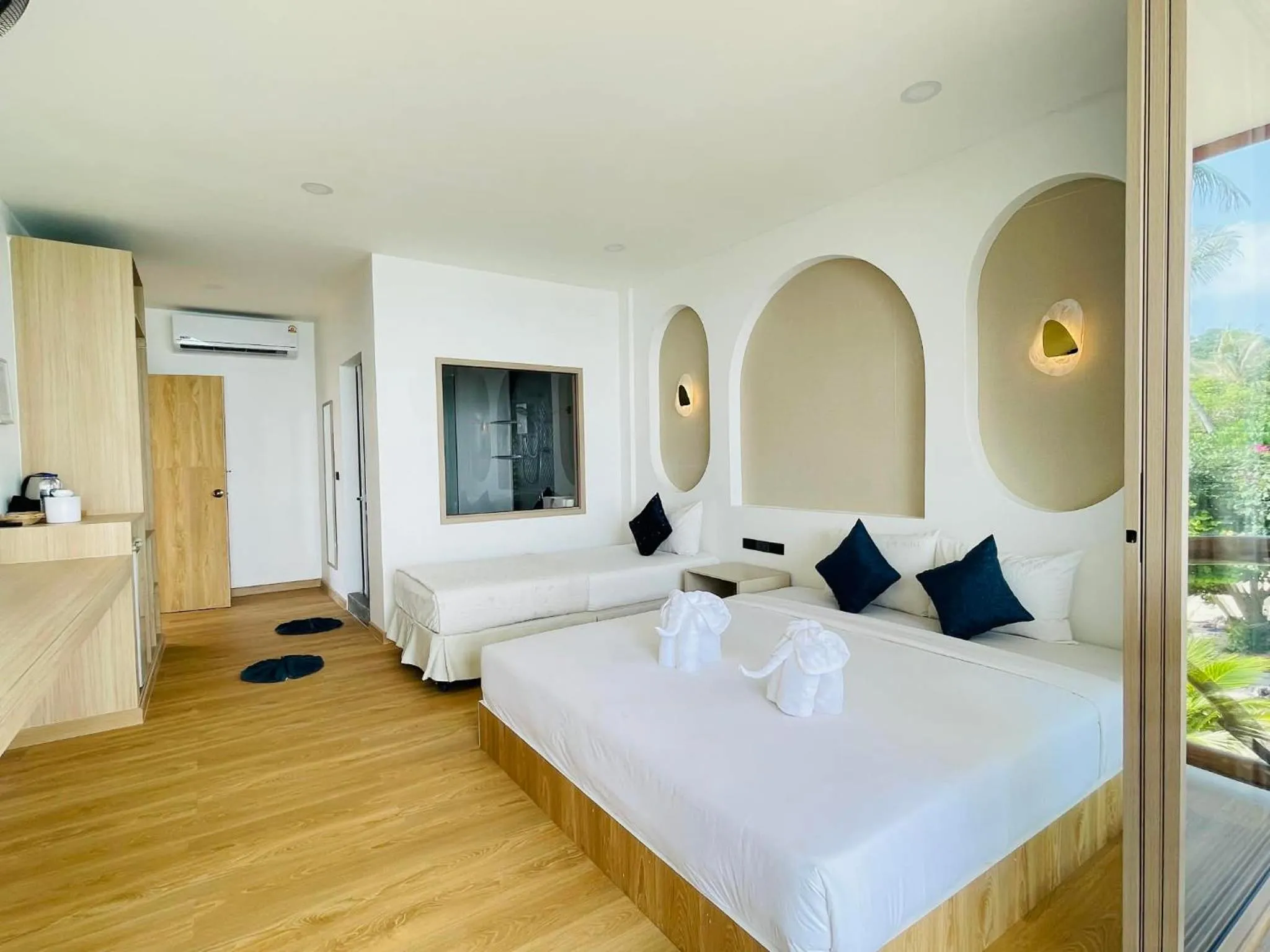 Bed in Big Fish Resort Koh Tao