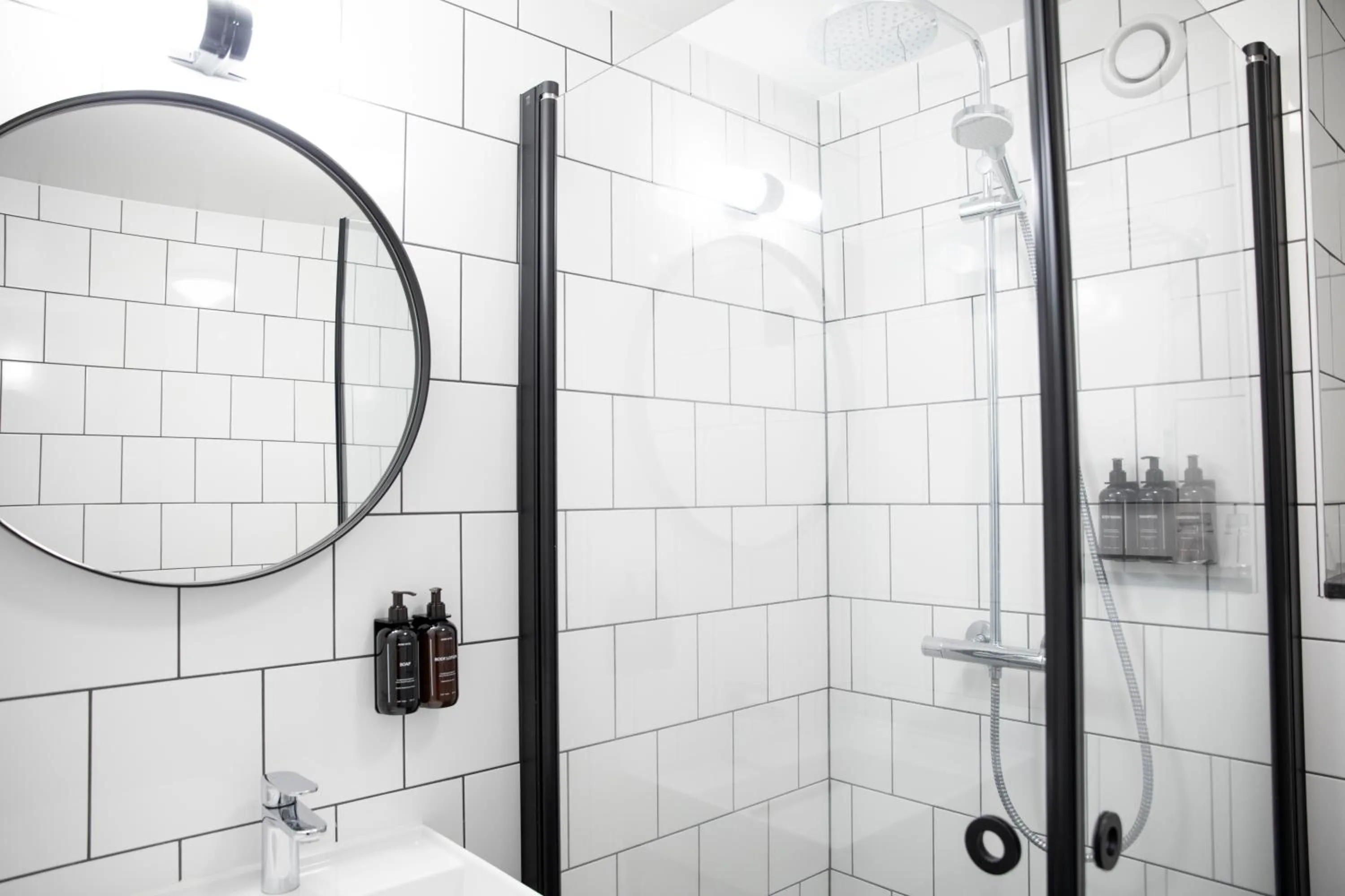 Shower in Home Hotel Tollboden