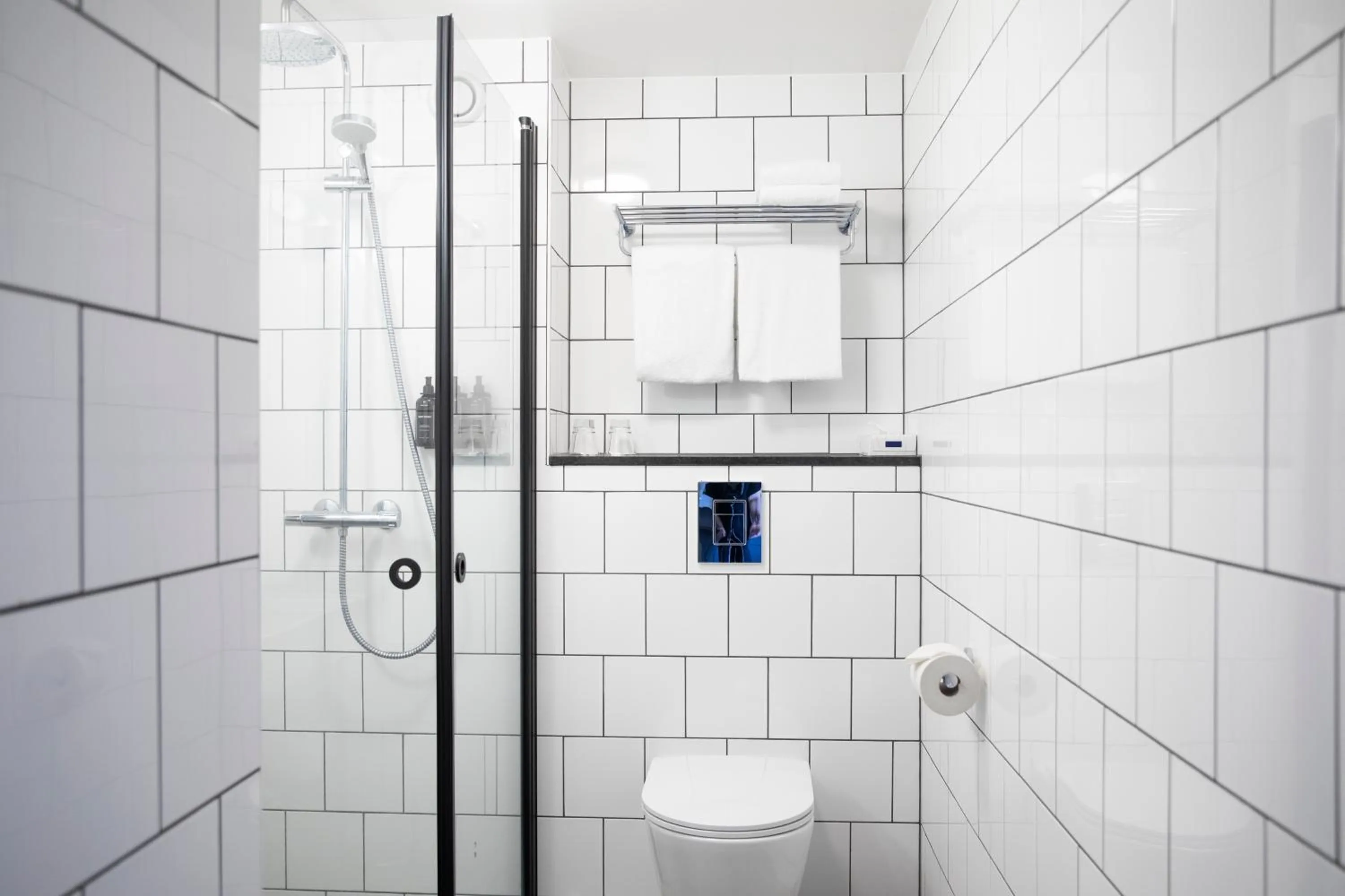 Shower in Home Hotel Tollboden