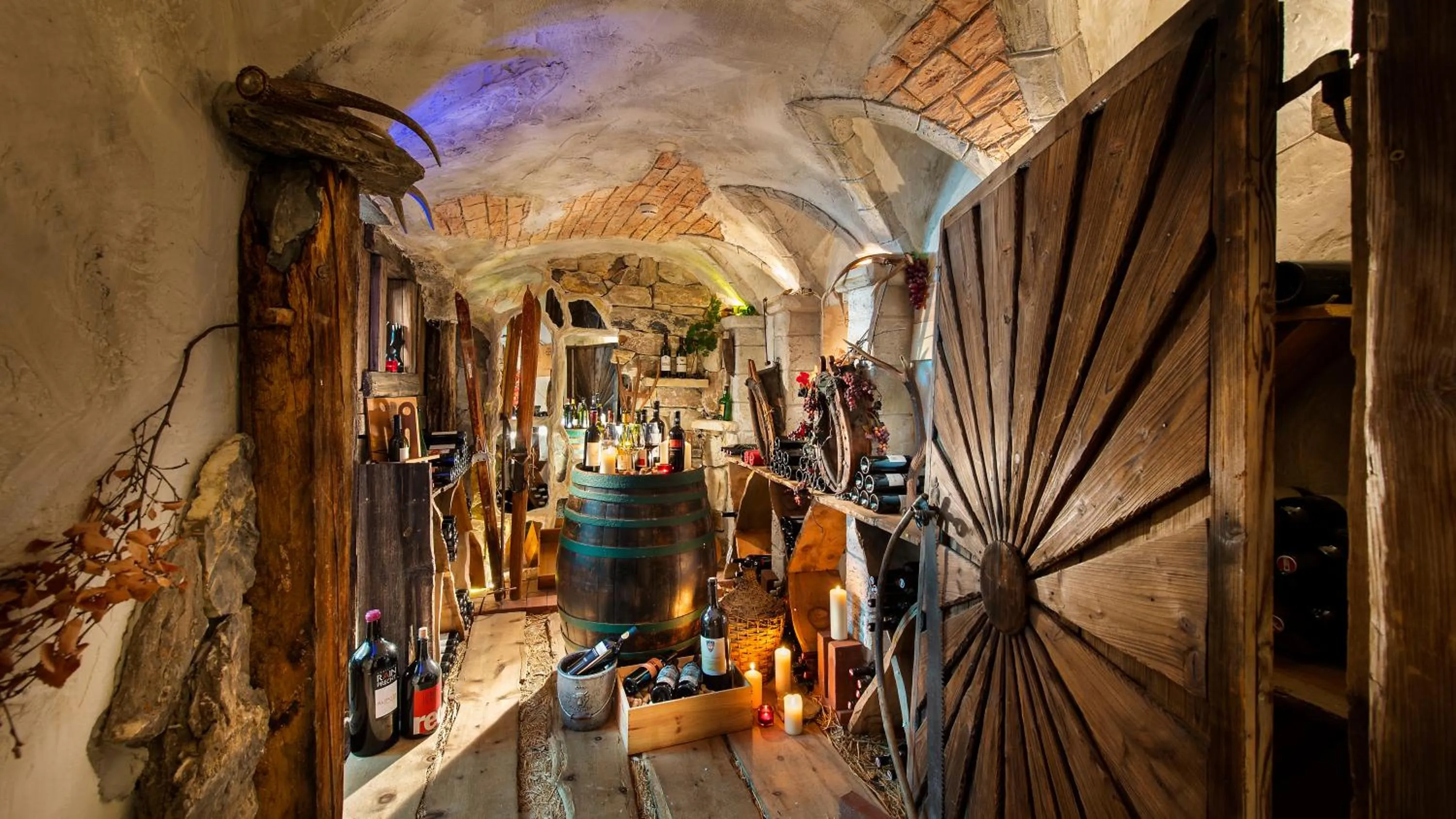 Restaurant/places to eat in Alpvita Piz Tasna