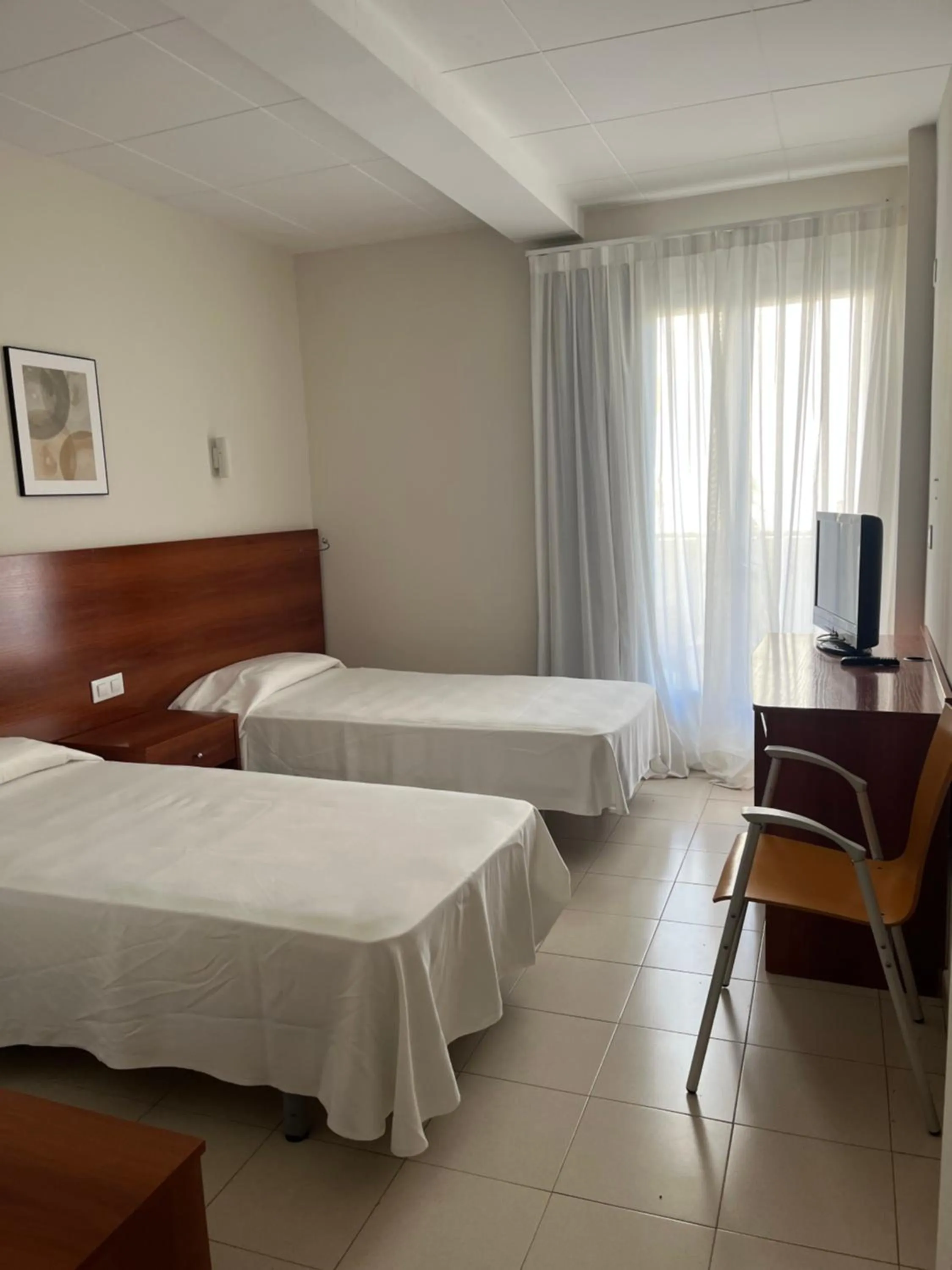 Photo of the whole room, Bed in Hotel GHT Simeon