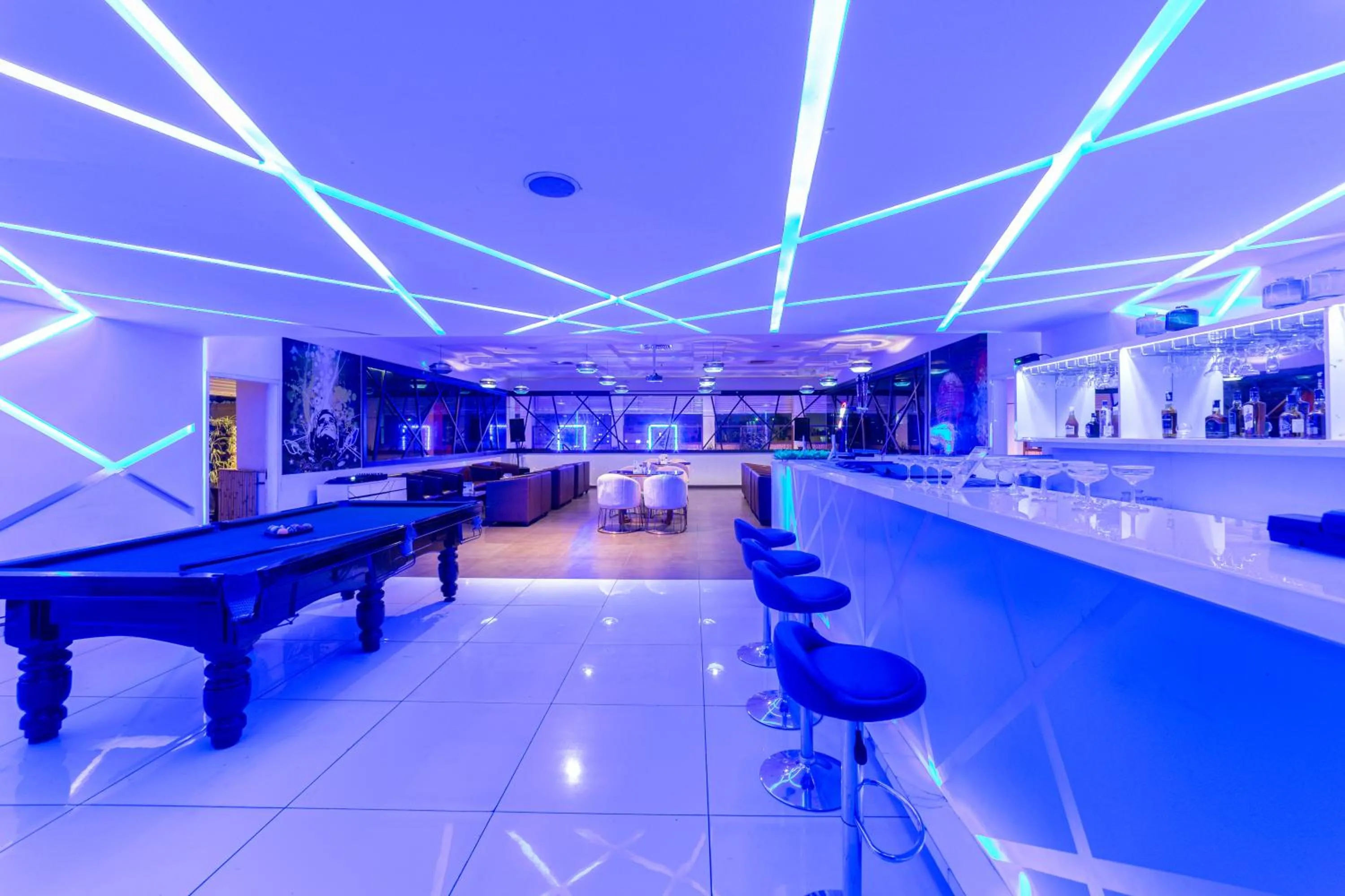 Lounge or bar in ICON SELECT by Bhagini