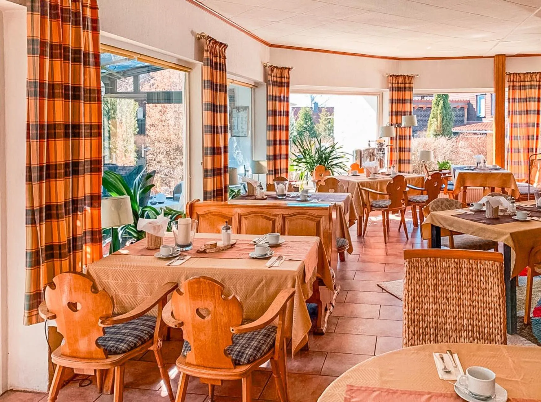 Restaurant/places to eat in Hotel Carlsruh