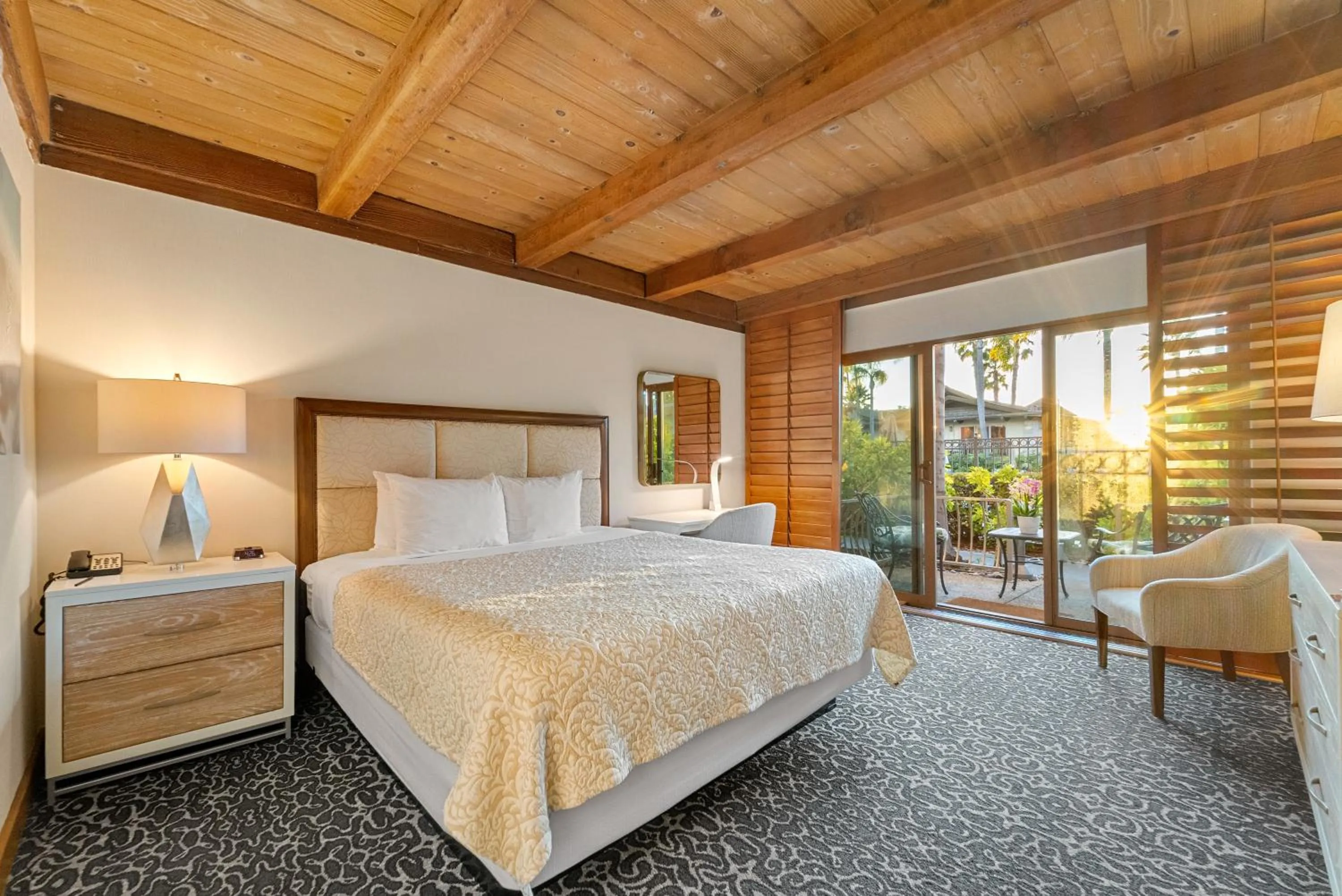 Bedroom, Bed in Humphreys Half Moon Inn