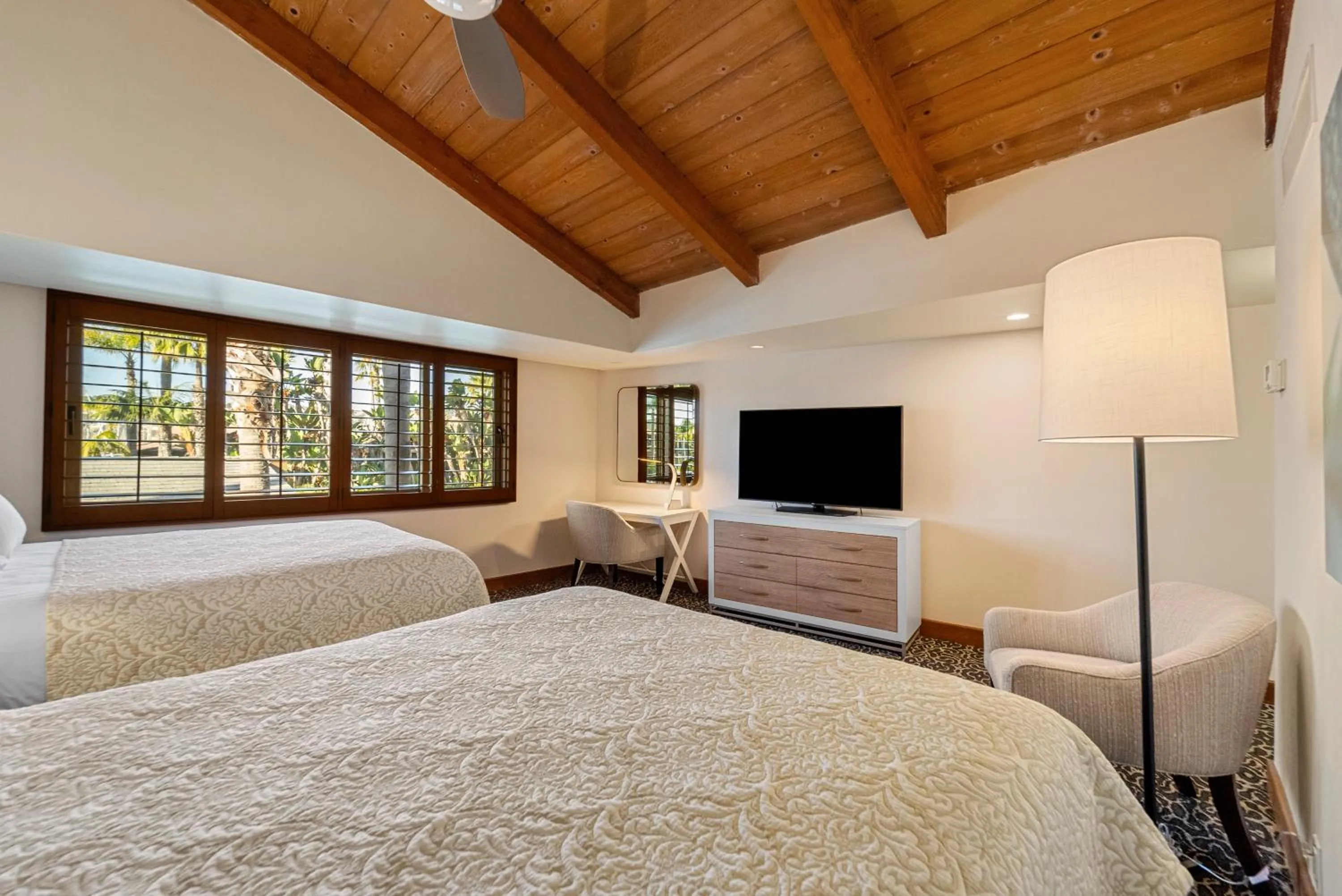 Photo of the whole room, Bed in Humphreys Half Moon Inn