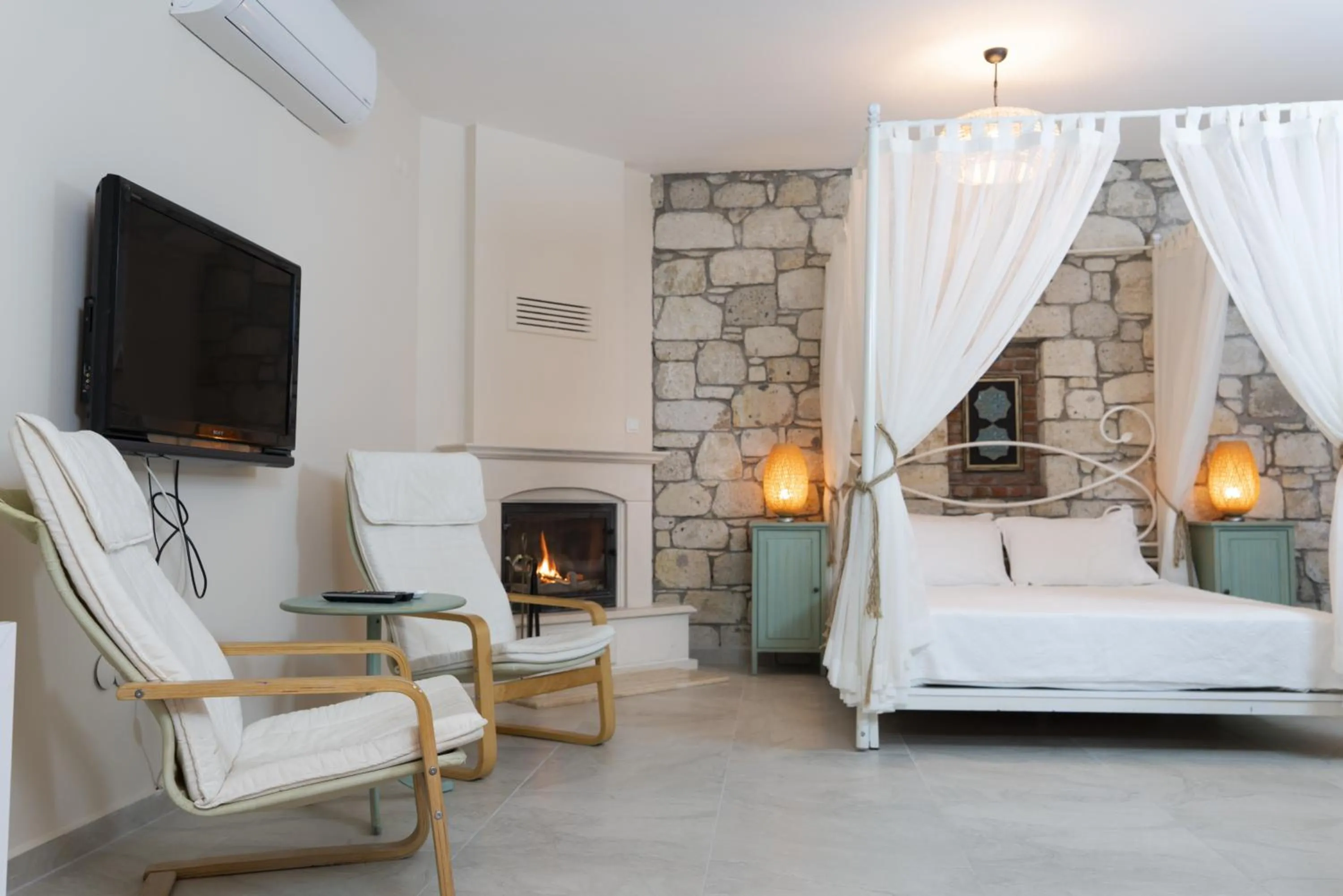 TV and multimedia, Bed in Panda Alacati Hotel