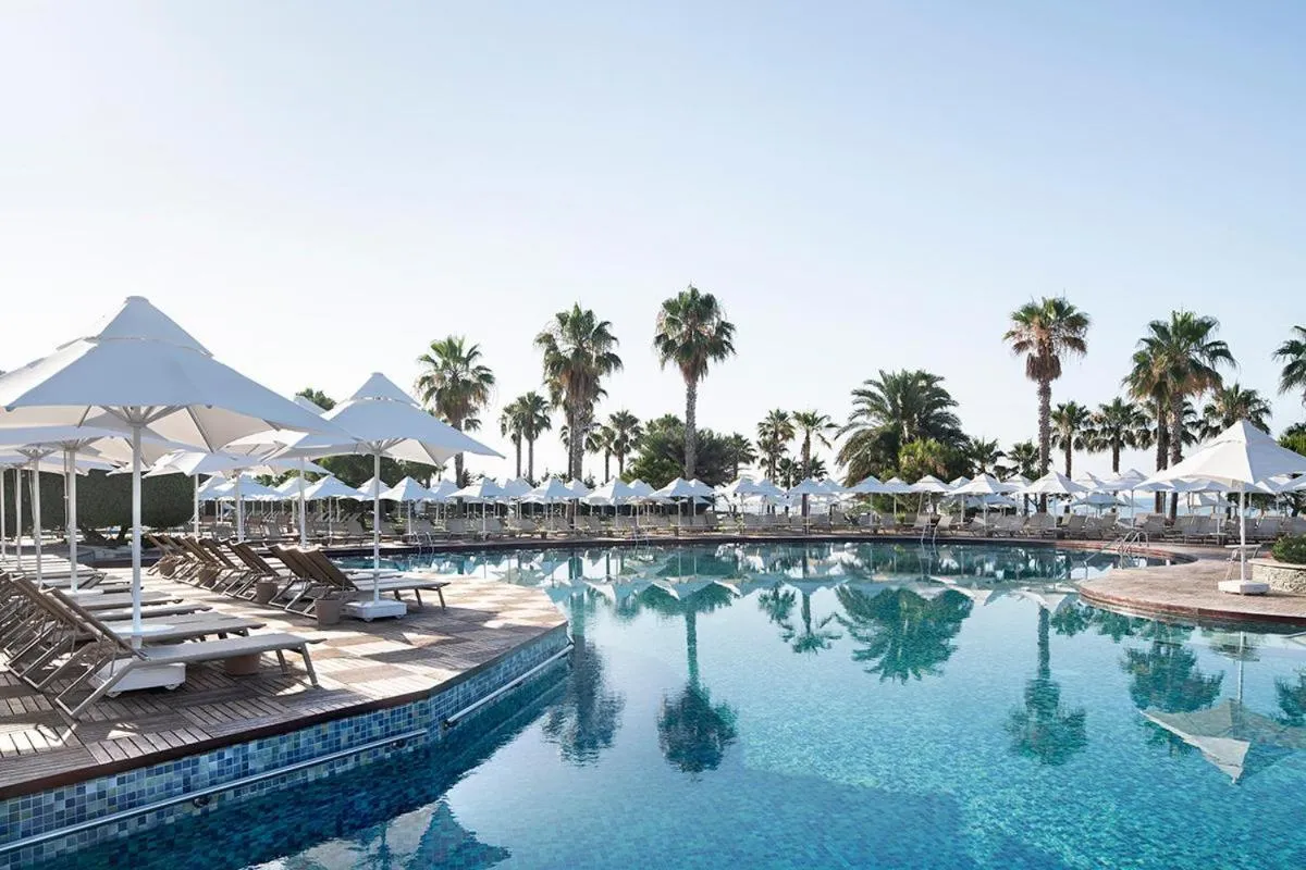 Swimming pool in Voyage Sorgun Hotel
