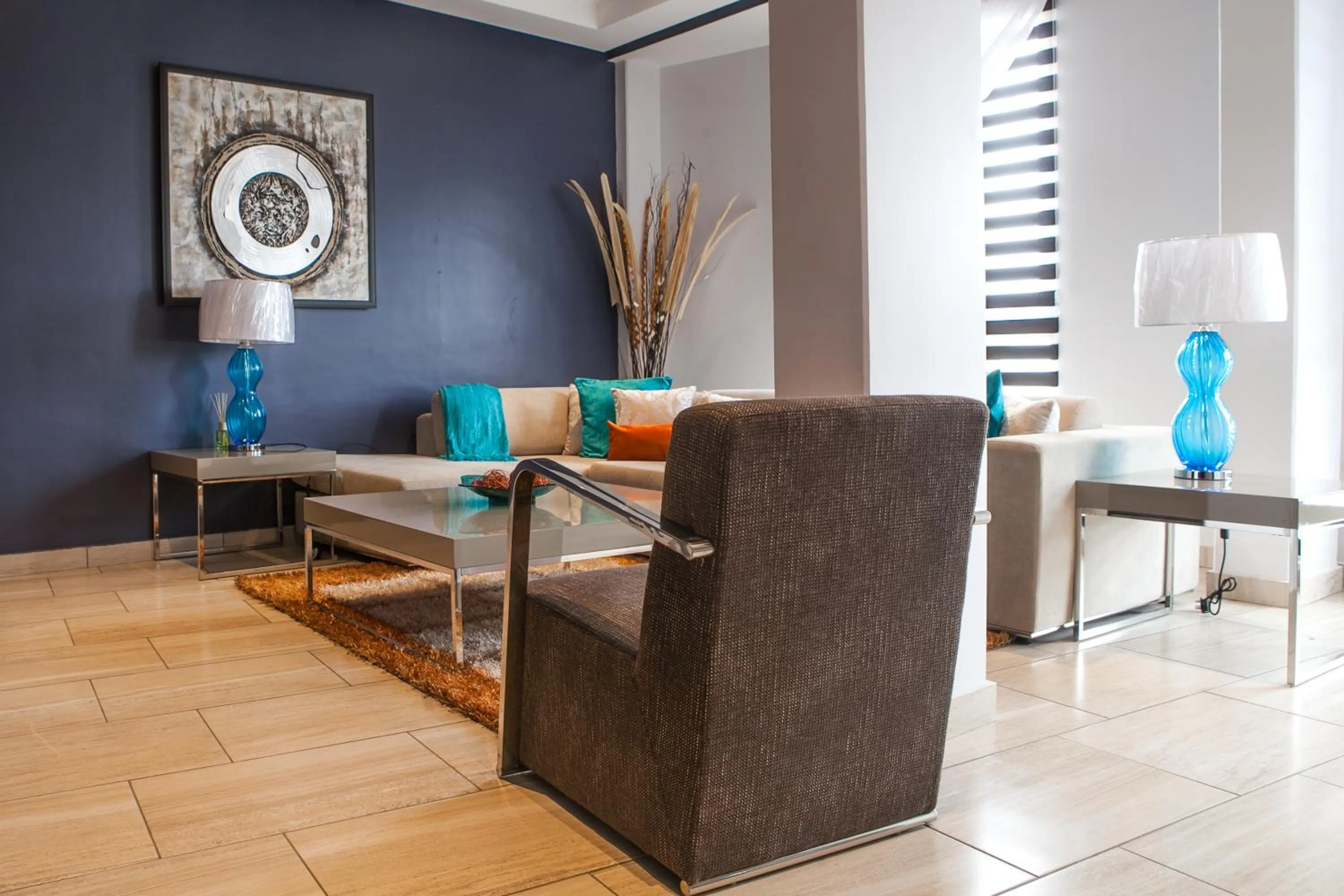 Living room in Oak Plaza Suites