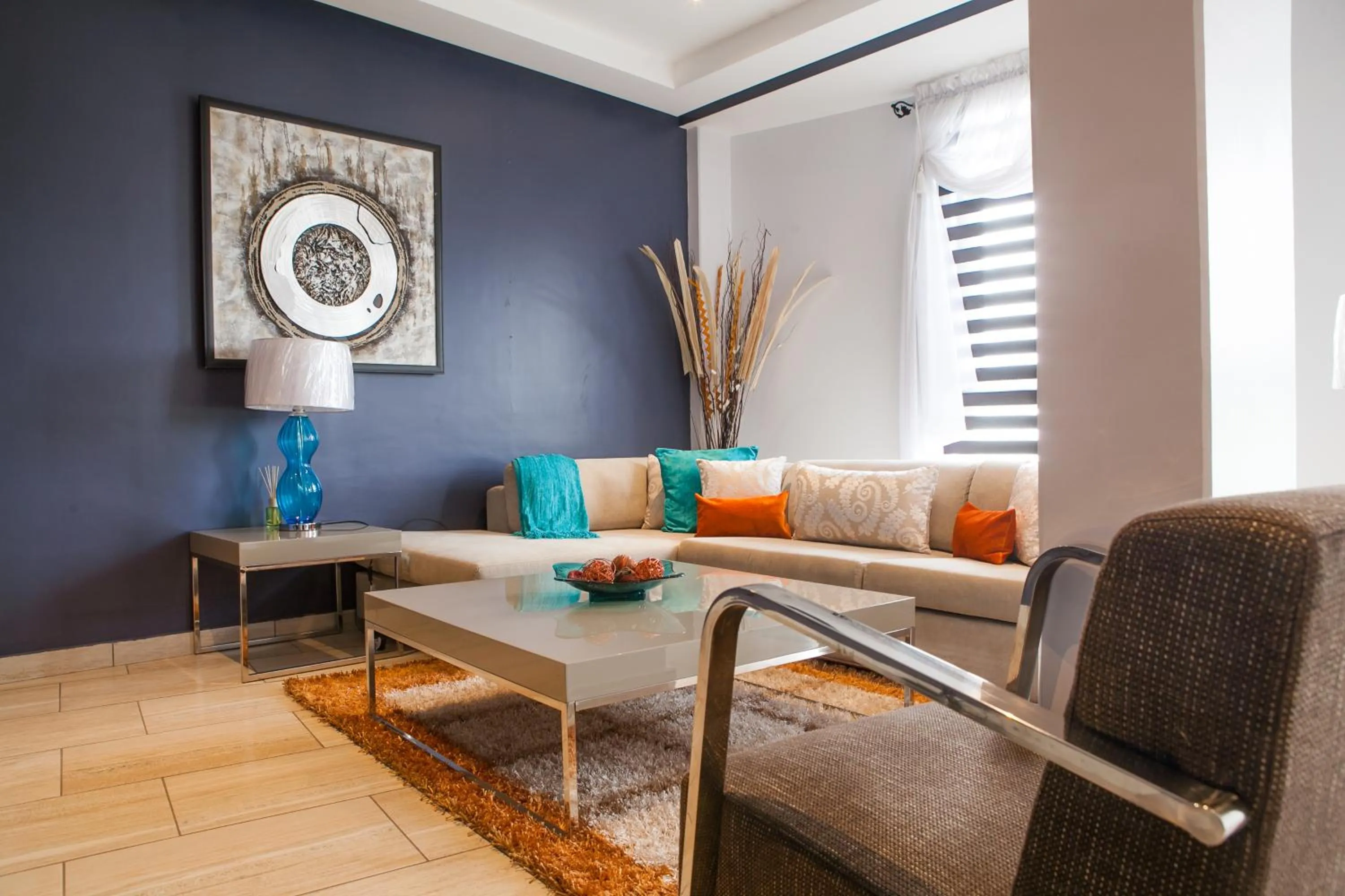 Living room in Oak Plaza Suites